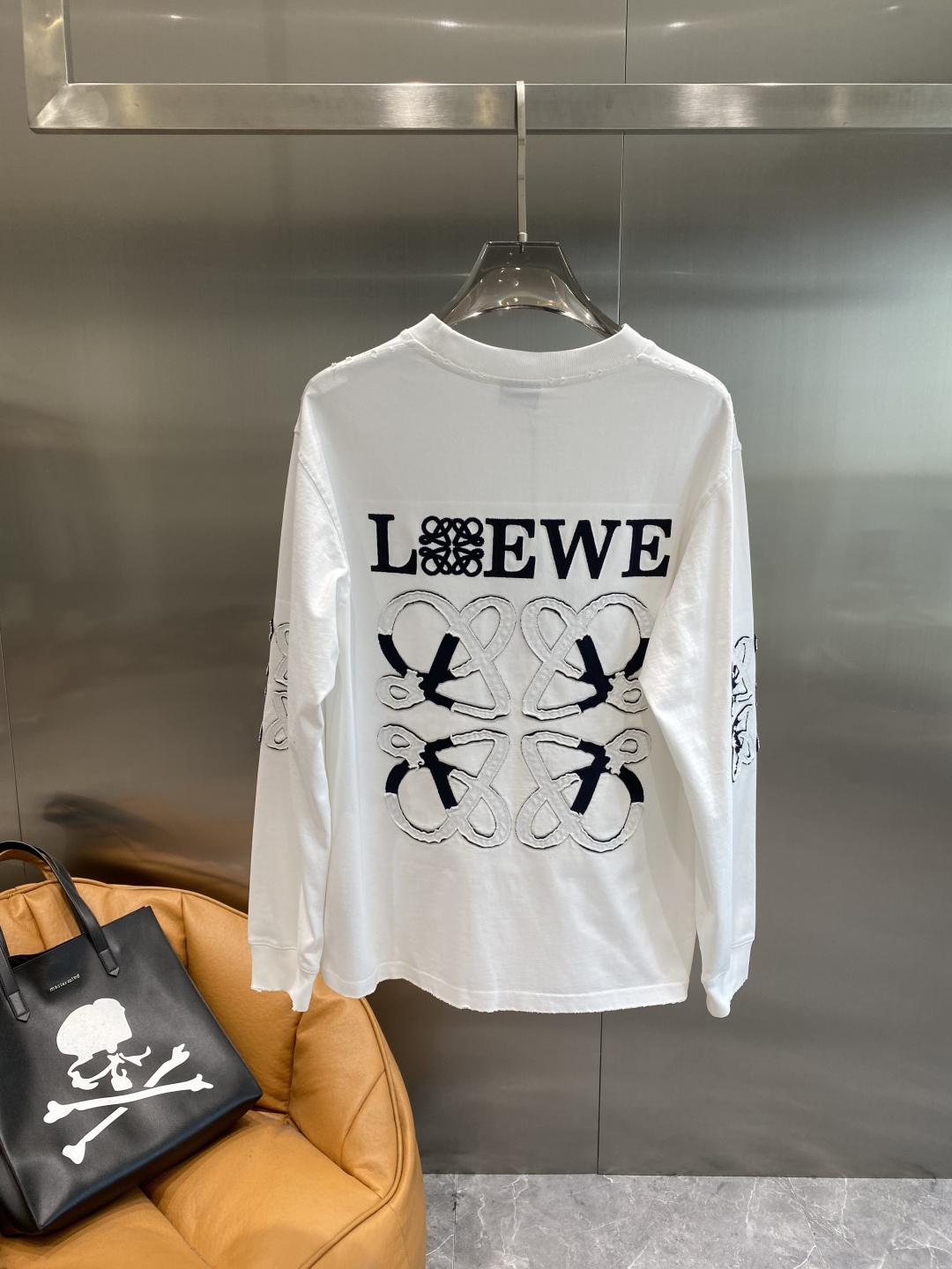 《𝙉𝙚𝙬🤍🖤罗家》2025秋冬专柜新款 时尚休闲打底衫长袖T恤，精选进口高密度双面拉架棉面料，精致原版l