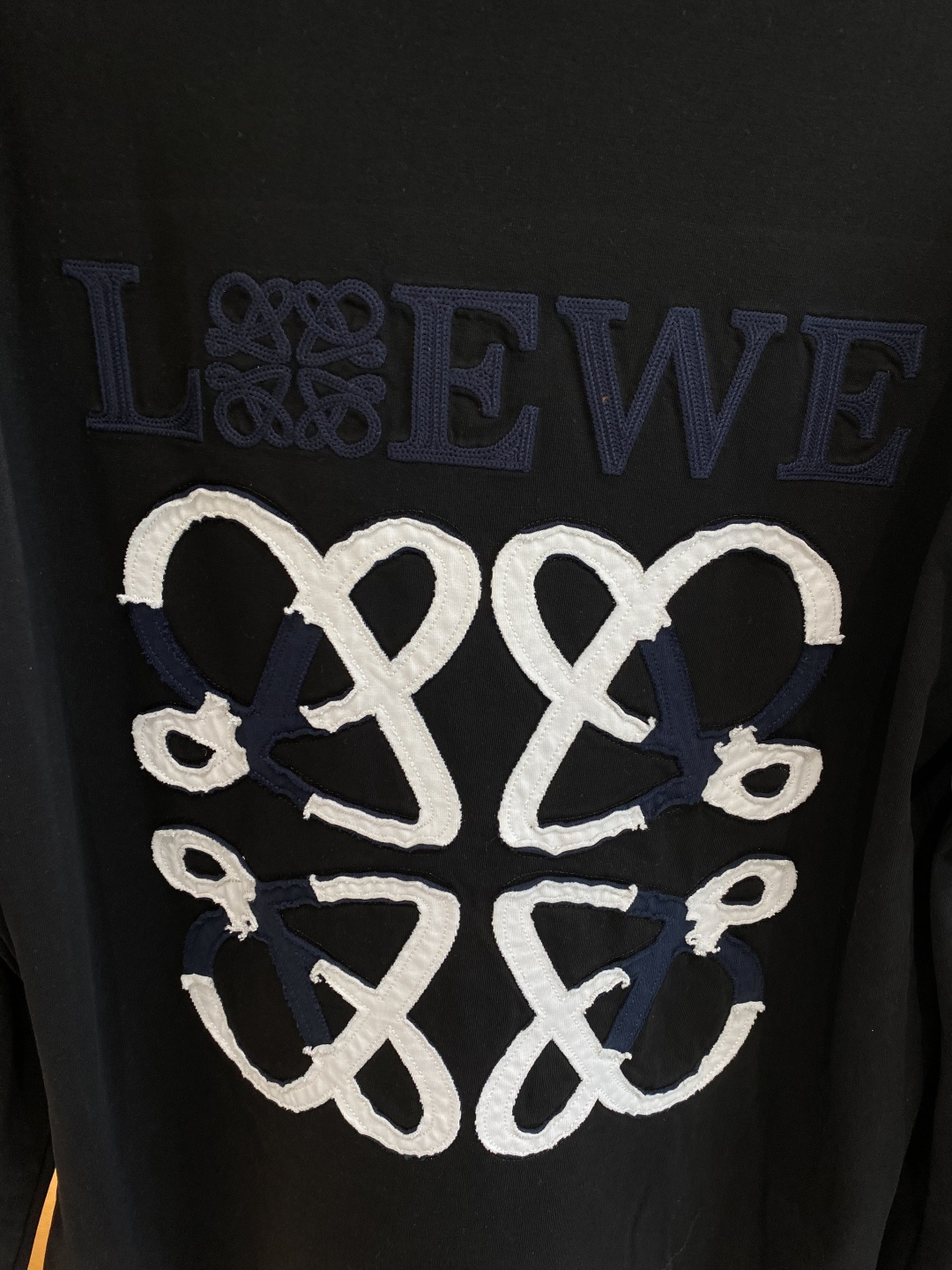 《𝙉𝙚𝙬🤍🖤罗家》2025秋冬专柜新款 时尚休闲打底衫长袖T恤，精选进口高密度双面拉架棉面料，精致原版l