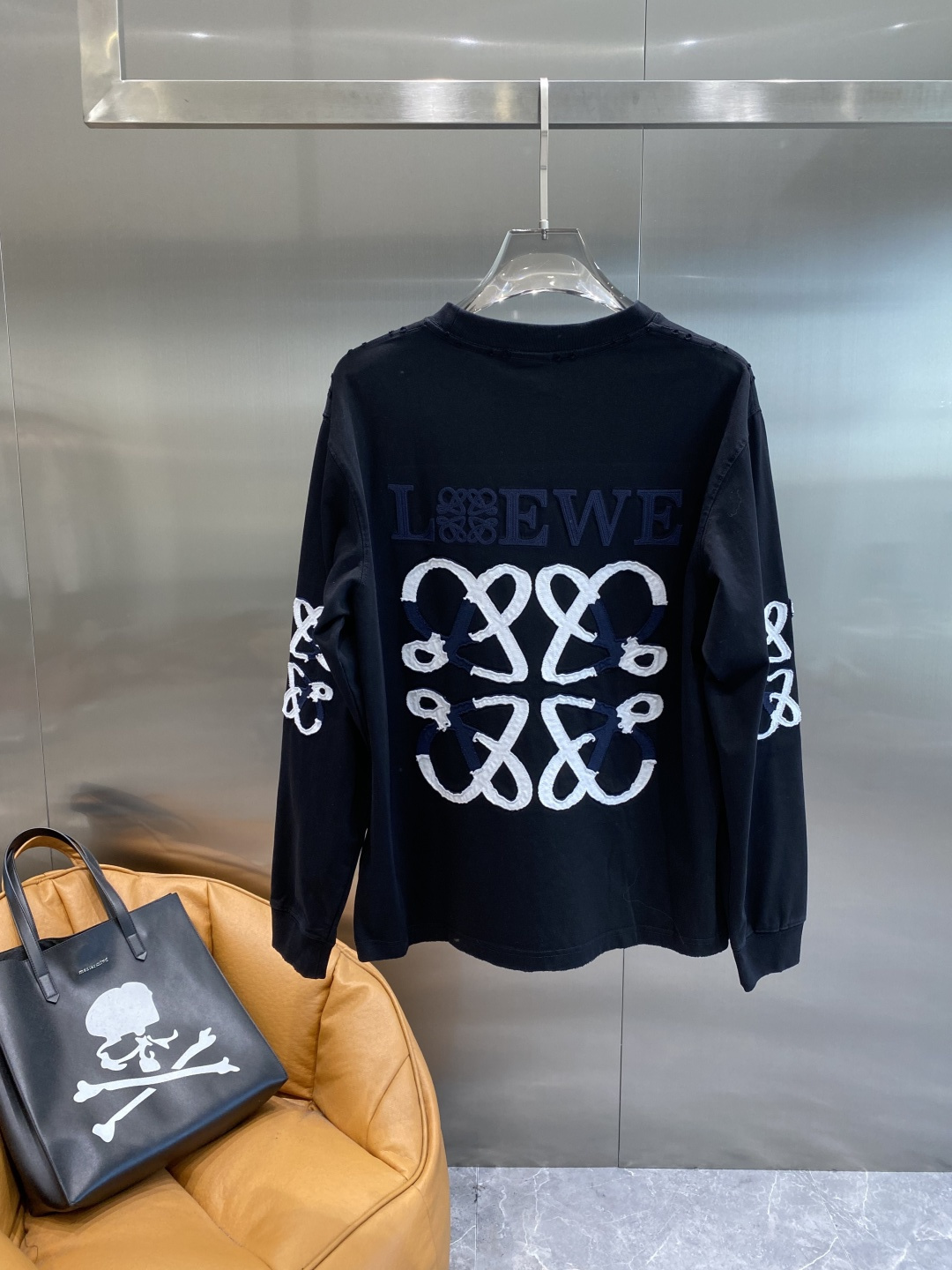 《𝙉𝙚𝙬🤍🖤罗家》2025秋冬专柜新款 时尚休闲打底衫长袖T恤，精选进口高密度双面拉架棉面料，精致原版l