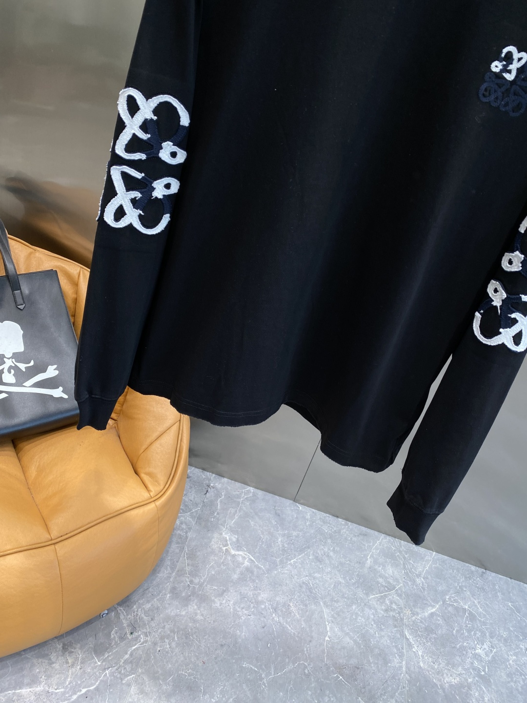 《𝙉𝙚𝙬🤍🖤罗家》2025秋冬专柜新款 时尚休闲打底衫长袖T恤，精选进口高密度双面拉架棉面料，精致原版l