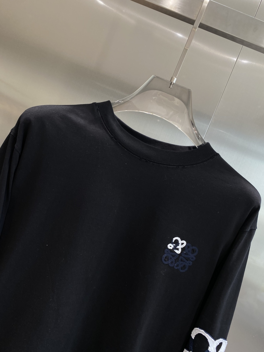 《𝙉𝙚𝙬🤍🖤罗家》2025秋冬专柜新款 时尚休闲打底衫长袖T恤，精选进口高密度双面拉架棉面料，精致原版l