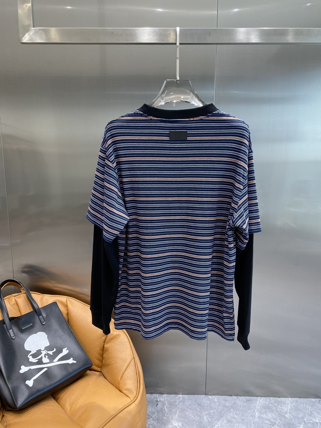 《𝙉𝙚𝙬🤍🖤Acne家》2025秋冬专柜新款 时尚休闲打底衫长袖T恤，精选进口高密度双面拉架棉面料，精致