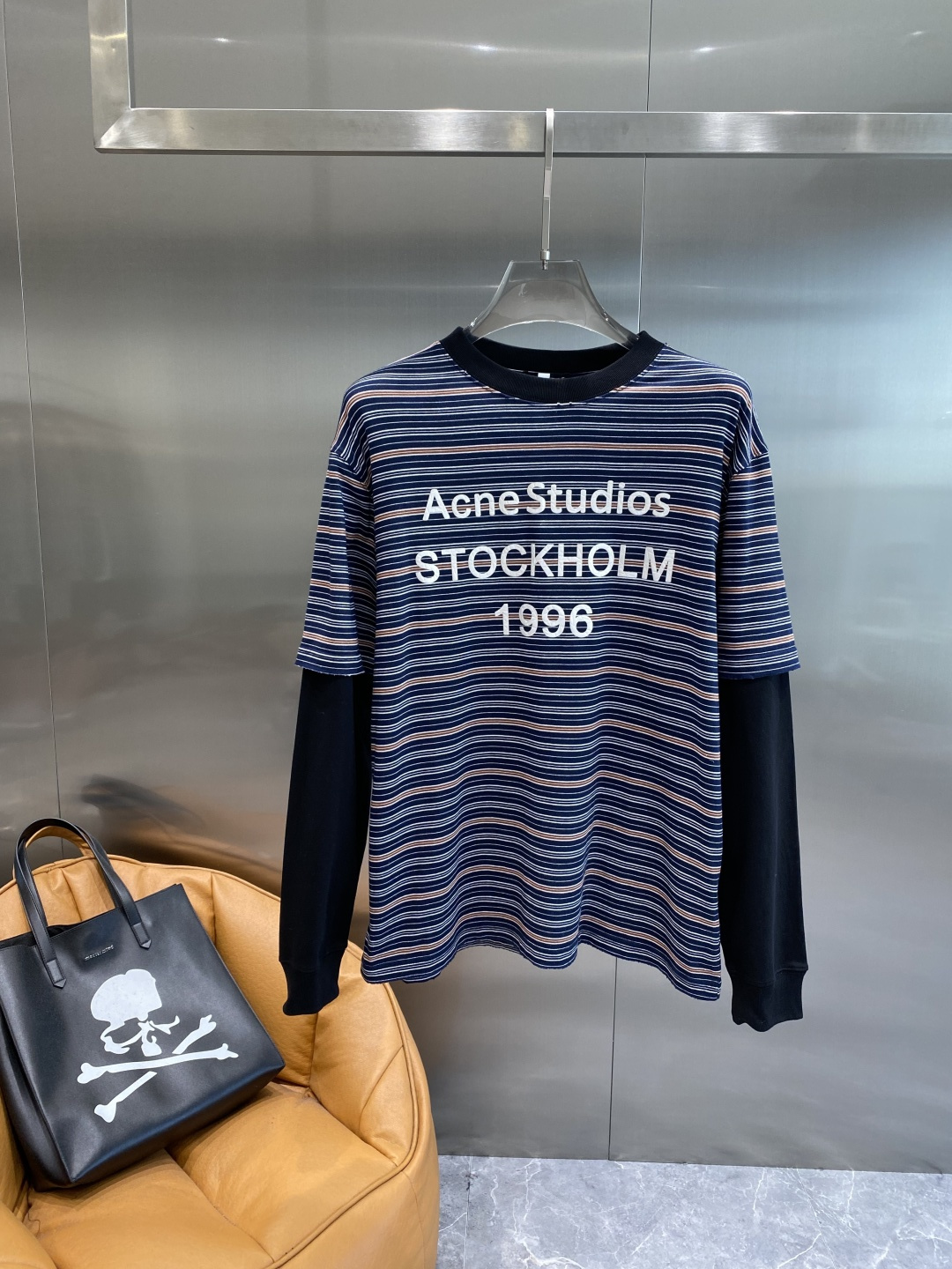 《𝙉𝙚𝙬🤍🖤Acne家》2025秋冬专柜新款 时尚休闲打底衫长袖T恤，精选进口高密度双面拉架棉面料，精致