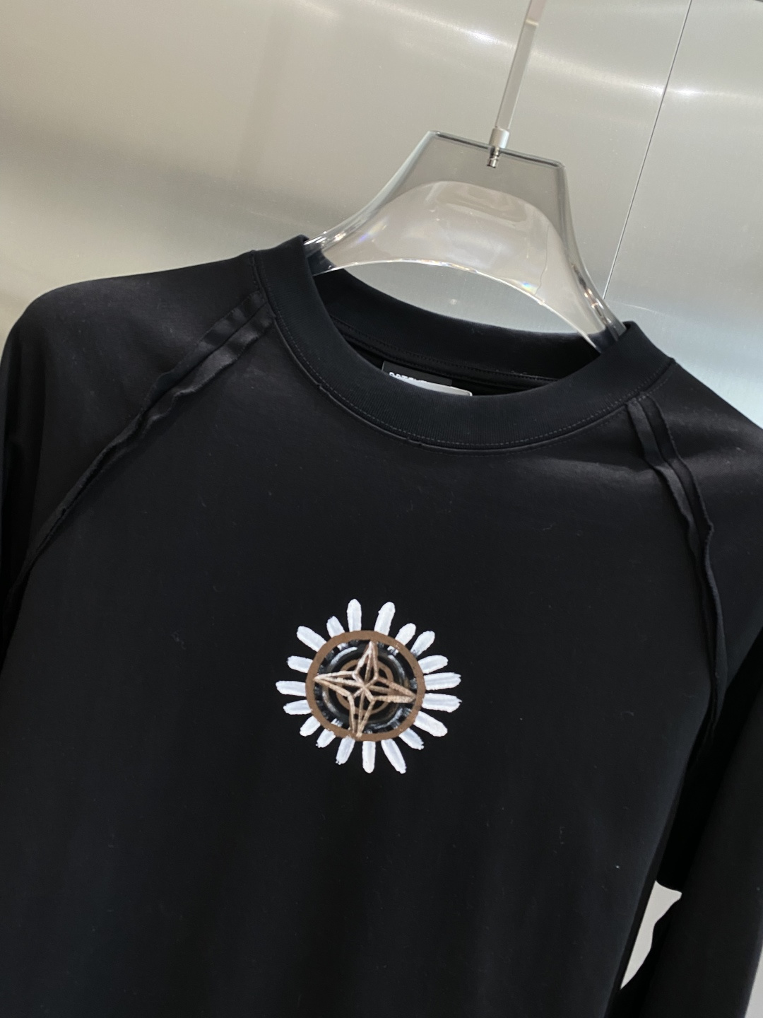 《𝙉𝙚𝙬🤍🖤石头家》2025秋冬专柜新款 时尚休闲打底衫长袖T恤，精选进口高密度双面拉架棉面料，精致原版