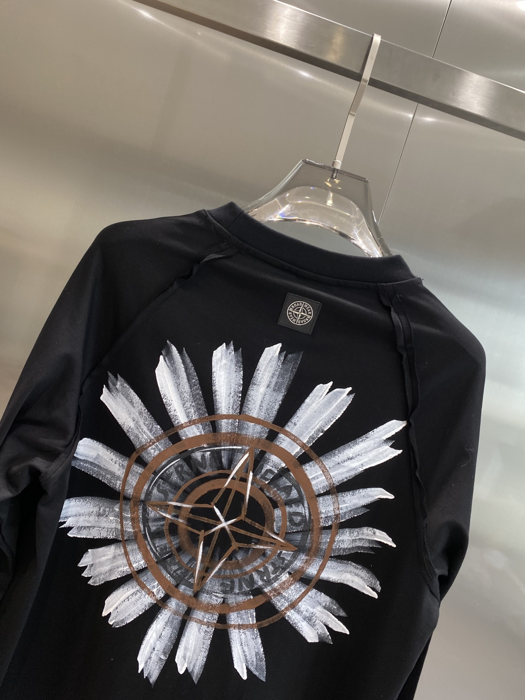 《𝙉𝙚𝙬🤍🖤石头家》2025秋冬专柜新款 时尚休闲打底衫长袖T恤，精选进口高密度双面拉架棉面料，精致原版