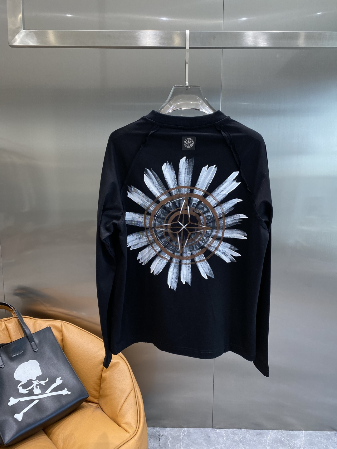 《𝙉𝙚𝙬🤍🖤石头家》2025秋冬专柜新款 时尚休闲打底衫长袖T恤，精选进口高密度双面拉架棉面料，精致原版