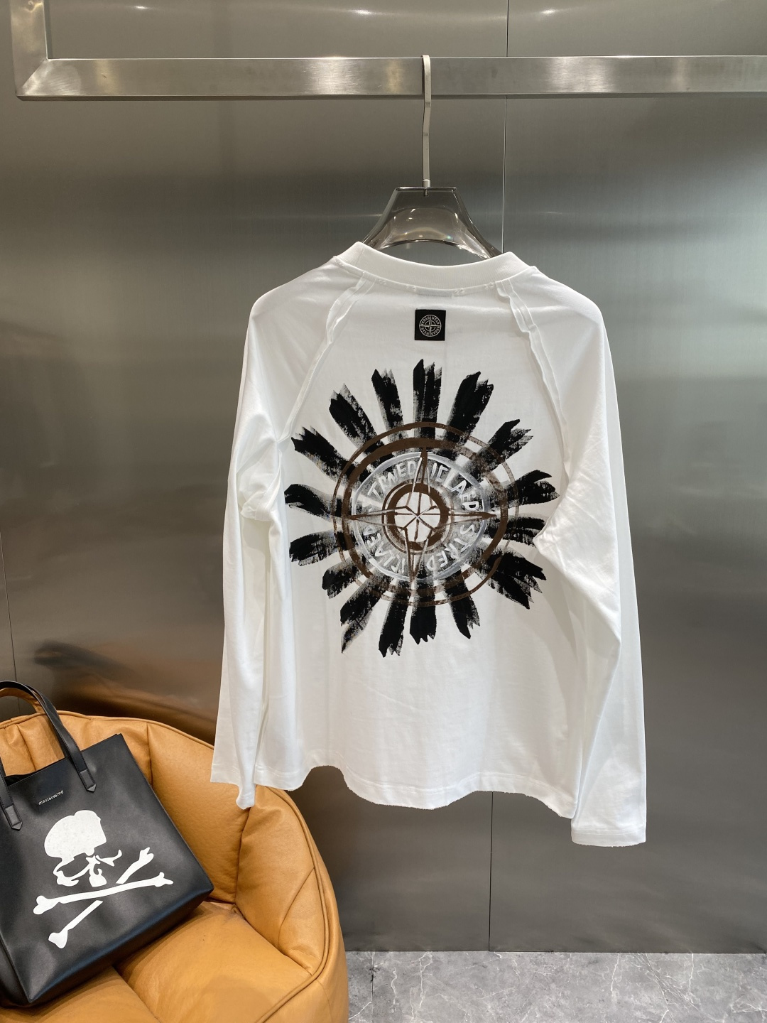 《𝙉𝙚𝙬🤍🖤石头家》2025秋冬专柜新款 时尚休闲打底衫长袖T恤，精选进口高密度双面拉架棉面料，精致原版