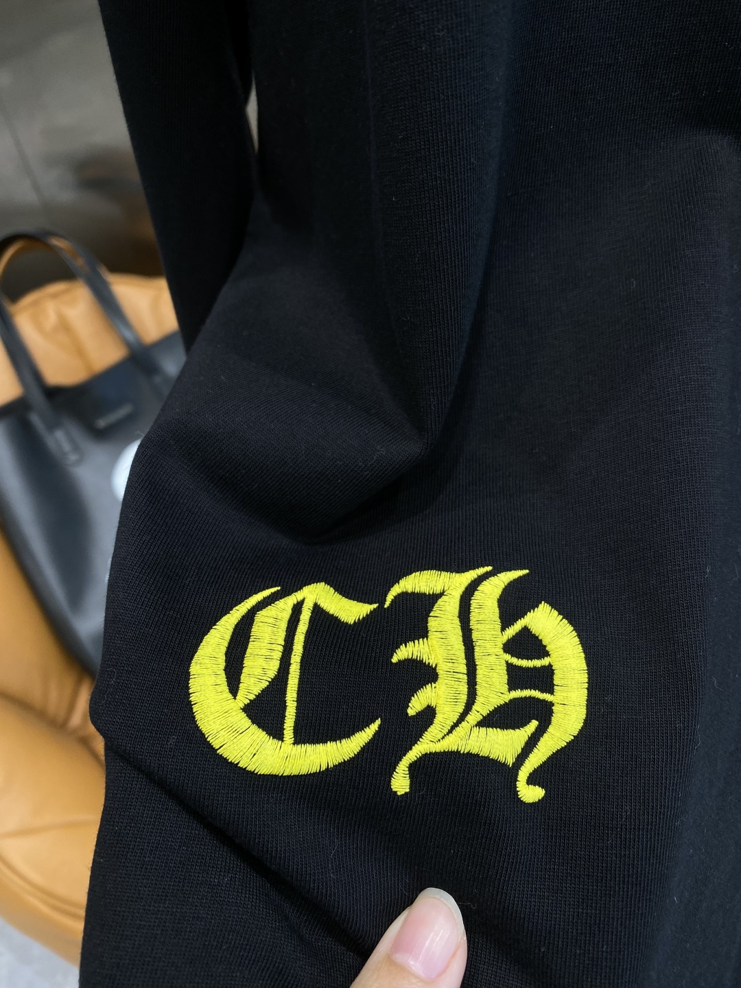 《𝙉𝙚𝙬🤍🖤克家》2025秋冬专柜新款 时尚休闲打底衫长袖T恤，精选进口高密度双面拉架棉面料，精致原版l