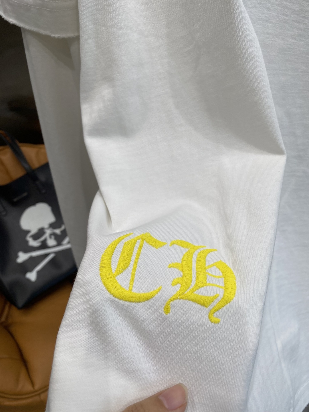 《𝙉𝙚𝙬🤍🖤克家》2025秋冬专柜新款 时尚休闲打底衫长袖T恤，精选进口高密度双面拉架棉面料，精致原版l