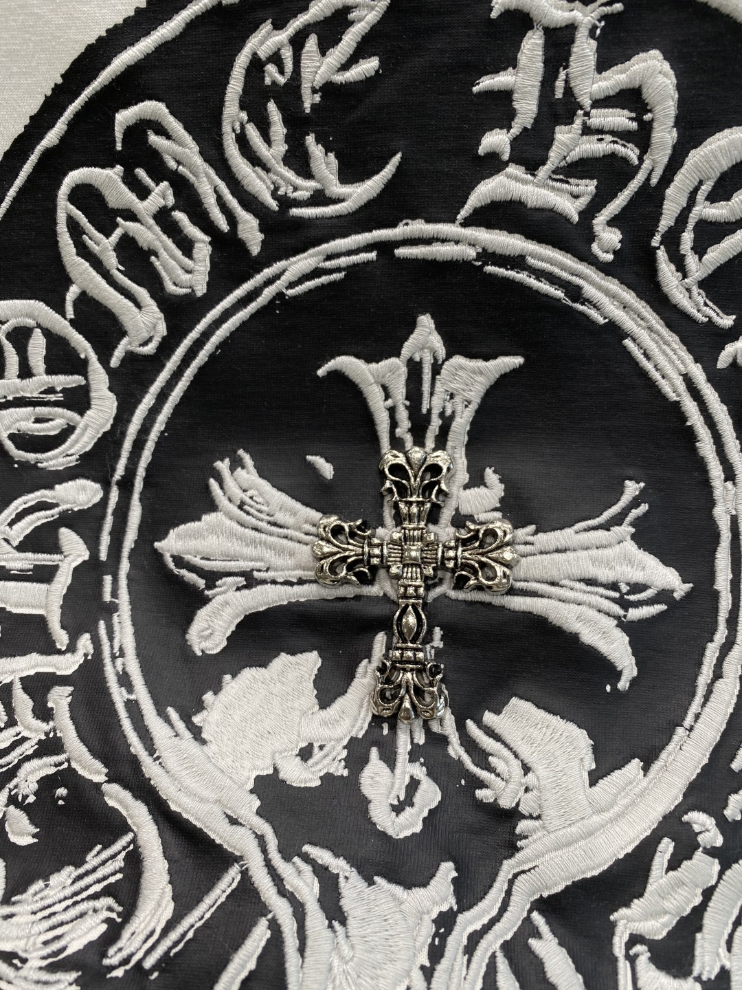 《𝙉𝙚𝙬🤍🖤克家》2025秋冬专柜新款 时尚休闲打底衫长袖T恤，精选进口高密度双面拉架棉面料，精致原版l