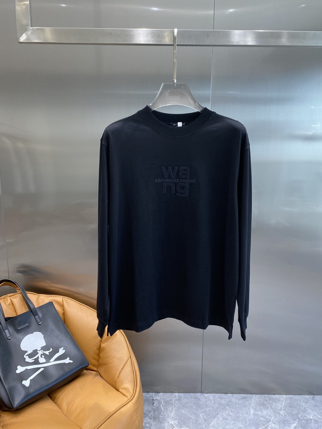 《𝙉𝙚𝙬🤍🖤亚历山家》2025ss长袖t恤 定制全棉双纱紧密爽滑面料，布面干净，布纹清晰，手感非常细腻扎