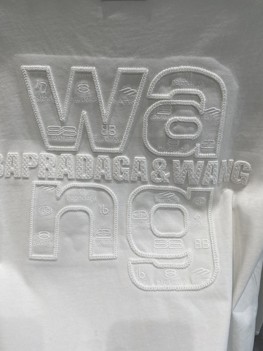 《𝙉𝙚𝙬🤍🖤亚历山家》2025ss长袖t恤 定制全棉双纱紧密爽滑面料，布面干净，布纹清晰，手感非常细腻 