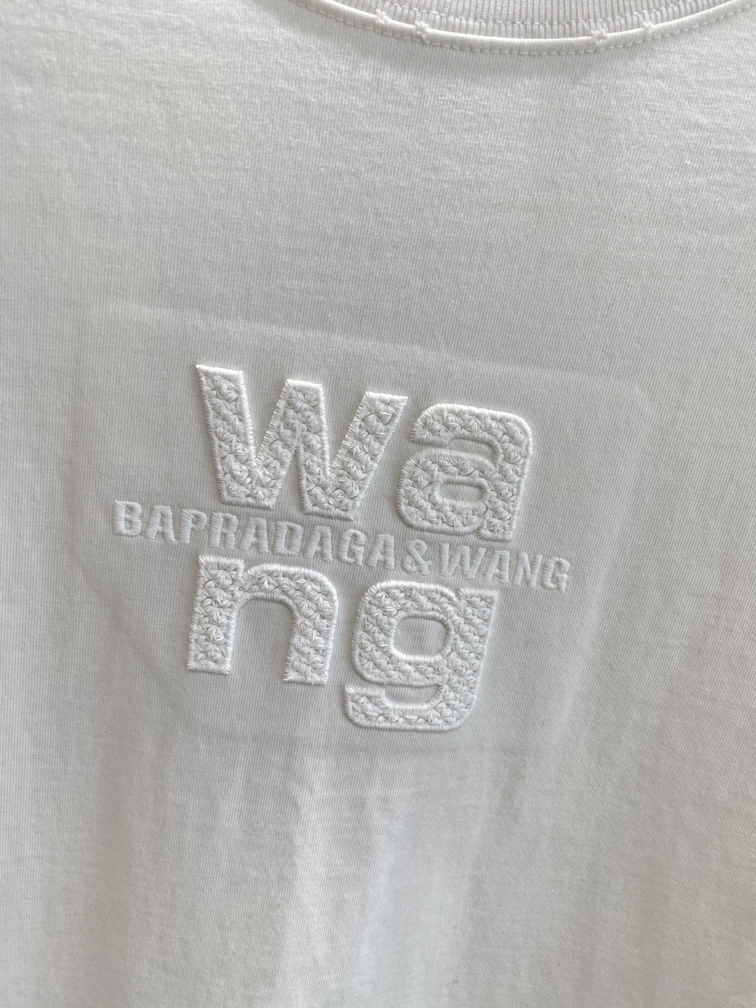 《𝙉𝙚𝙬🤍🖤亚历山家》2025ss长袖t恤 定制全棉双纱紧密爽滑面料，布面干净，布纹清晰，手感非常细腻 