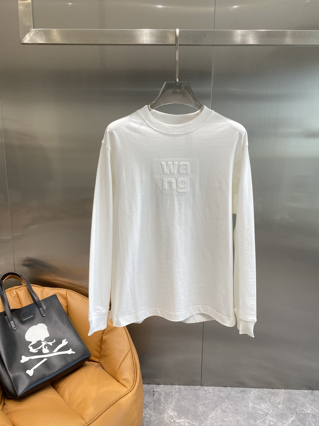 《𝙉𝙚𝙬🤍🖤亚历山家》2025ss长袖t恤 定制全棉双纱紧密爽滑面料，布面干净，布纹清晰，手感非常细腻 