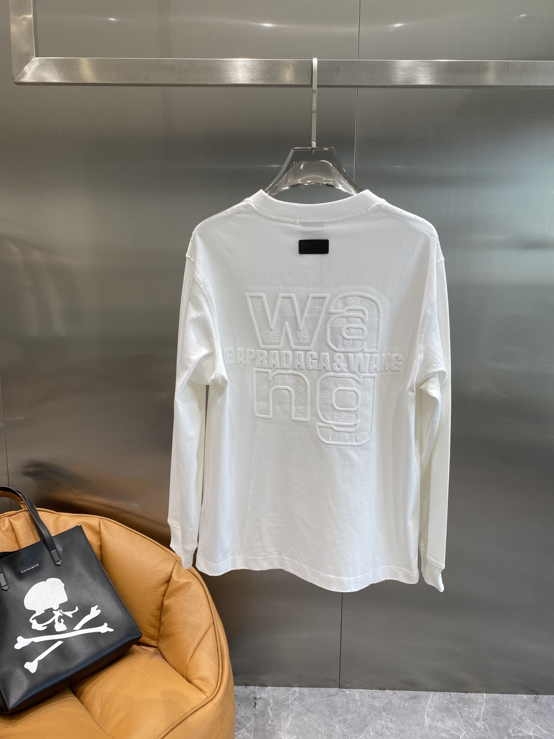 《𝙉𝙚𝙬🤍🖤亚历山家》2025ss长袖t恤 定制全棉双纱紧密爽滑面料，布面干净，布纹清晰，手感非常细腻 