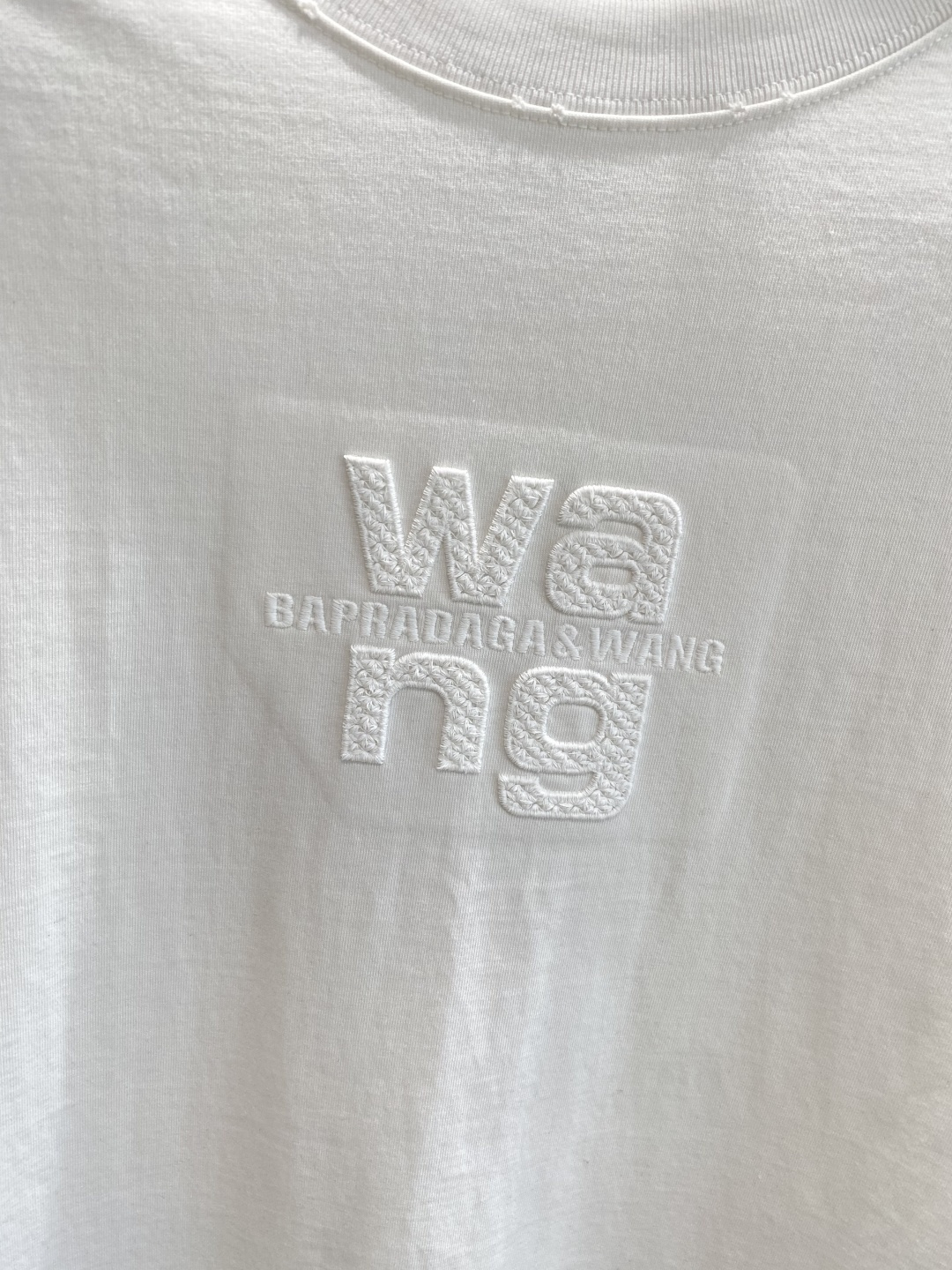 《𝙉𝙚𝙬🤍🖤亚历山家》2025ss长袖t恤 定制全棉双纱紧密爽滑面料，布面干净，布纹清晰，手感非常细腻 