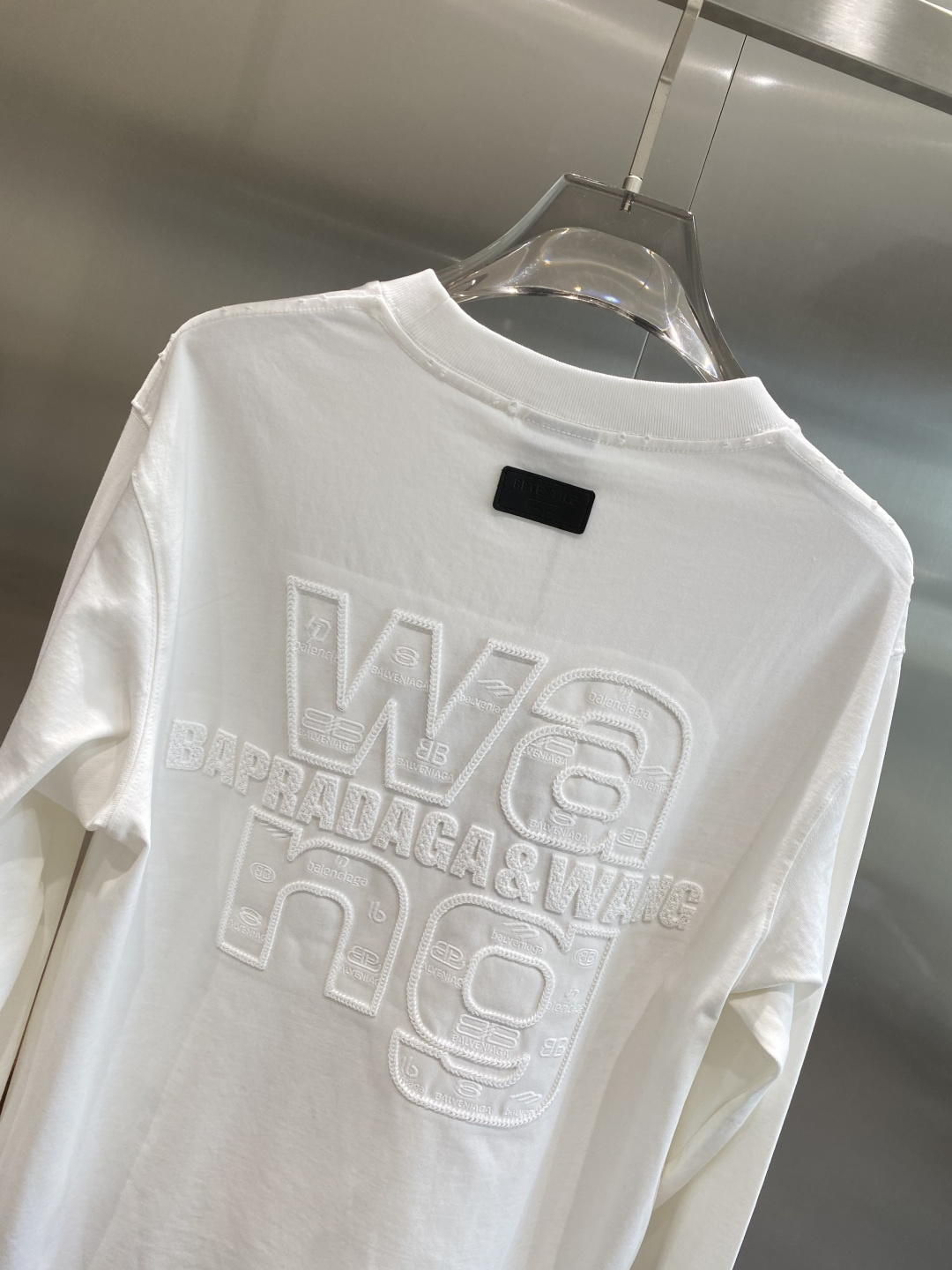 《𝙉𝙚𝙬🤍🖤亚历山家》2025ss长袖t恤 定制全棉双纱紧密爽滑面料，布面干净，布纹清晰，手感非常细腻 