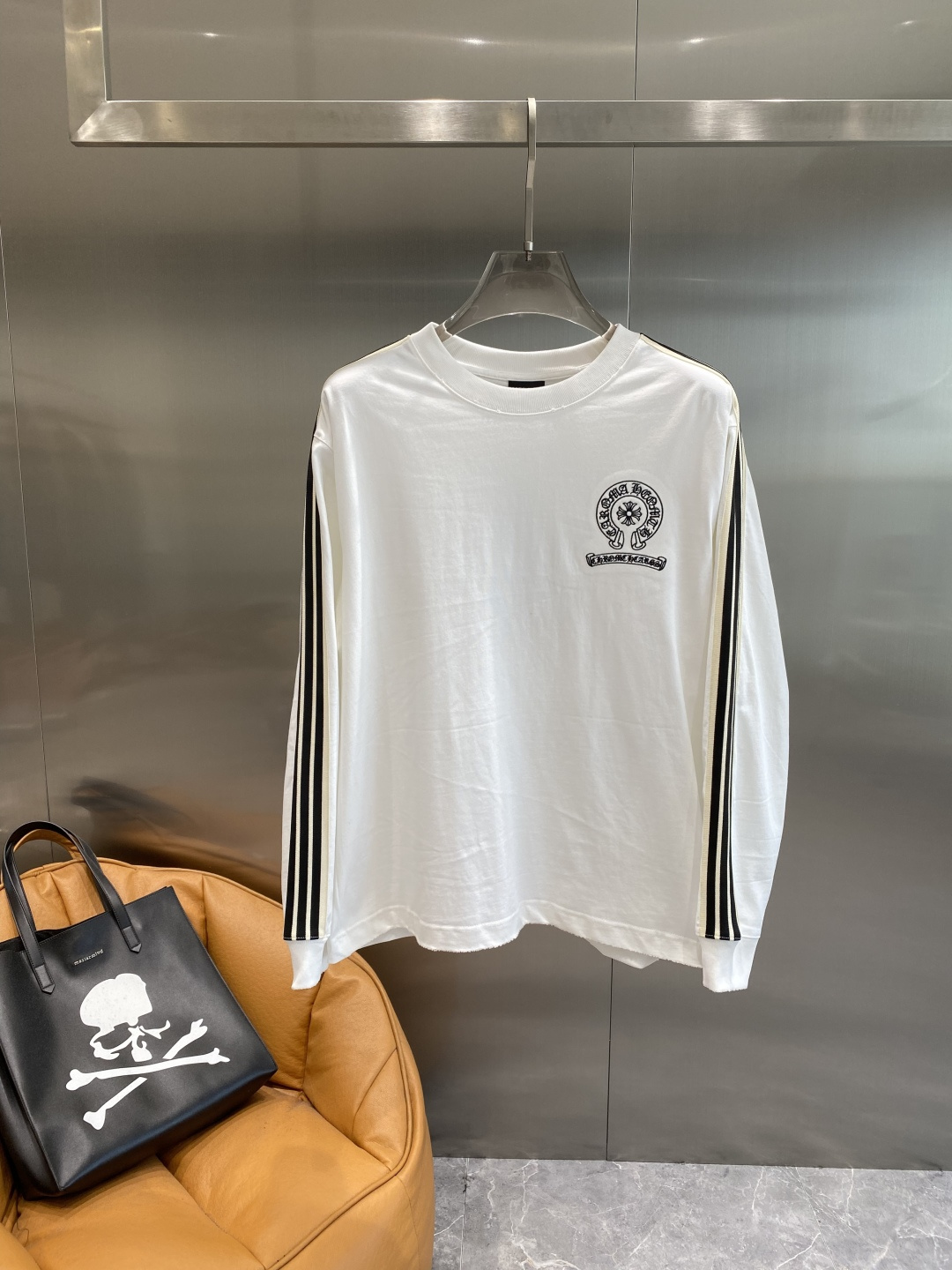 《𝙉𝙚𝙬🤍🖤克家》2025ss长袖t恤 定制全棉双纱紧密爽滑面料，布面干净，布纹清晰，手感非常细腻 紧实