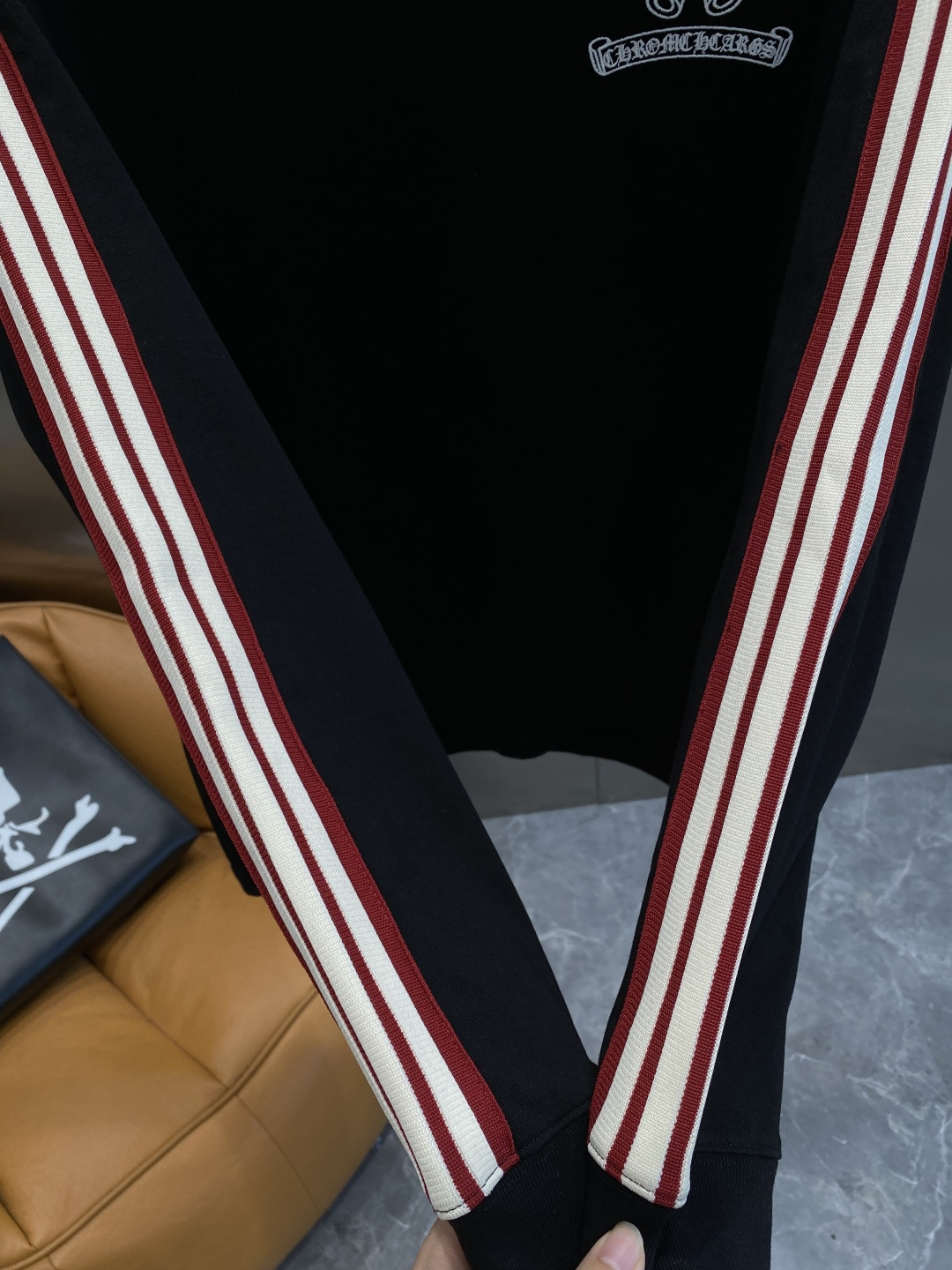 《𝙉𝙚𝙬🤍🖤克家》2025ss长袖t恤 定制全棉双纱紧密爽滑面料，布面干净，布纹清晰，手感非常细腻 紧实