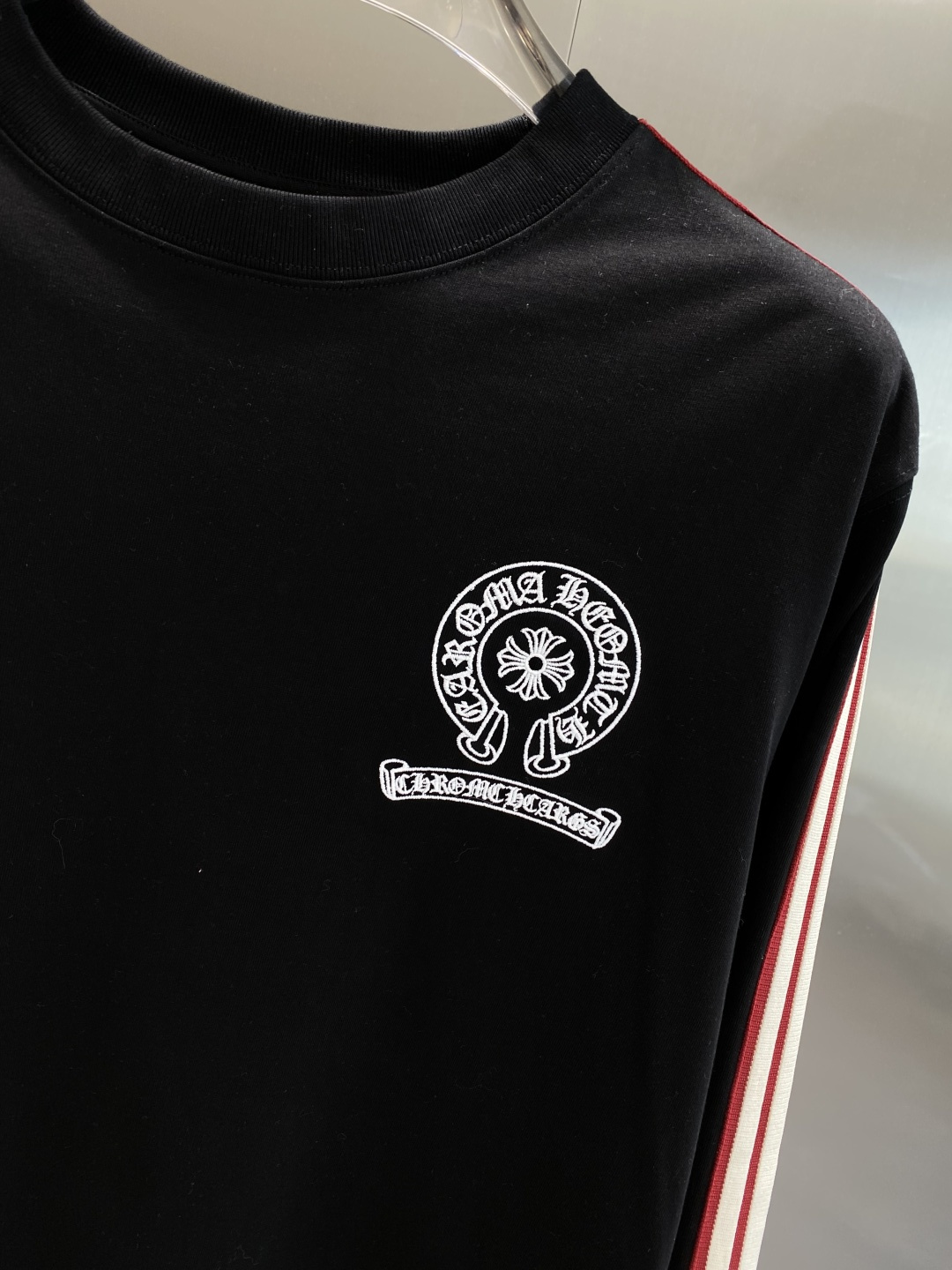 《𝙉𝙚𝙬🤍🖤克家》2025ss长袖t恤 定制全棉双纱紧密爽滑面料，布面干净，布纹清晰，手感非常细腻 紧实