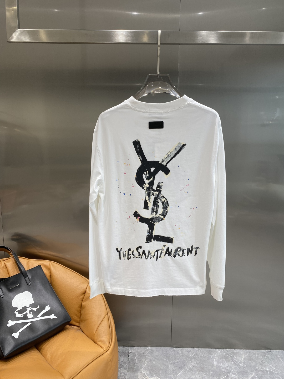 《𝙉𝙚𝙬🤍🖤圣罗家》2025秋冬专柜新款 时尚休闲打底衫长袖T恤，精选进口高密度双面拉架棉面料，精致原版