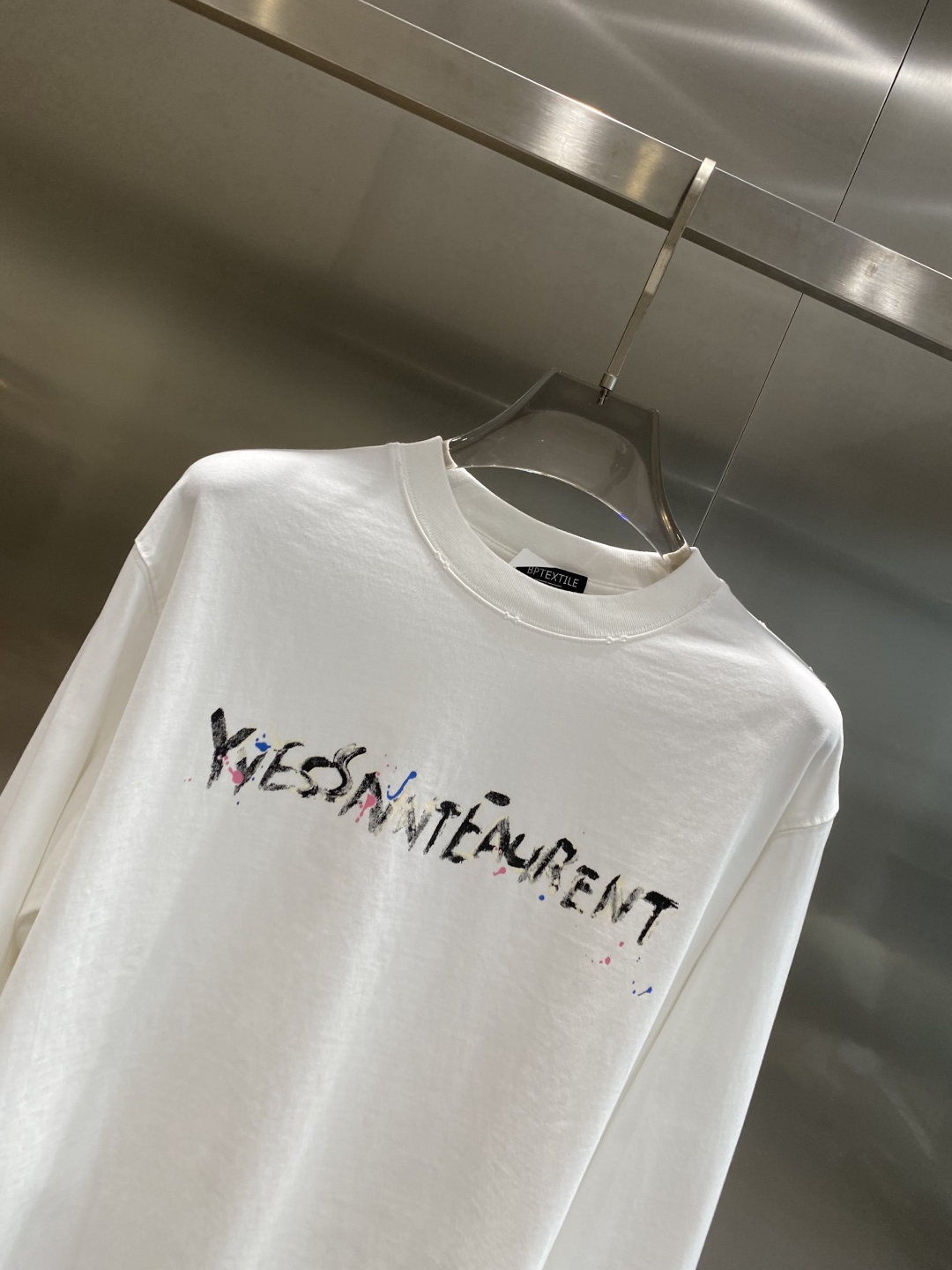 《𝙉𝙚𝙬🤍🖤圣罗家》2025秋冬专柜新款 时尚休闲打底衫长袖T恤，精选进口高密度双面拉架棉面料，精致原版