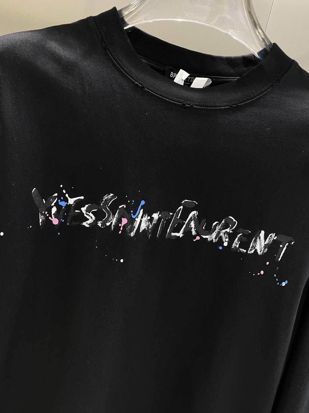 《𝙉𝙚𝙬🤍🖤圣罗家》2025秋冬专柜新款 时尚休闲打底衫长袖T恤，精选进口高密度双面拉架棉面料，精致原版