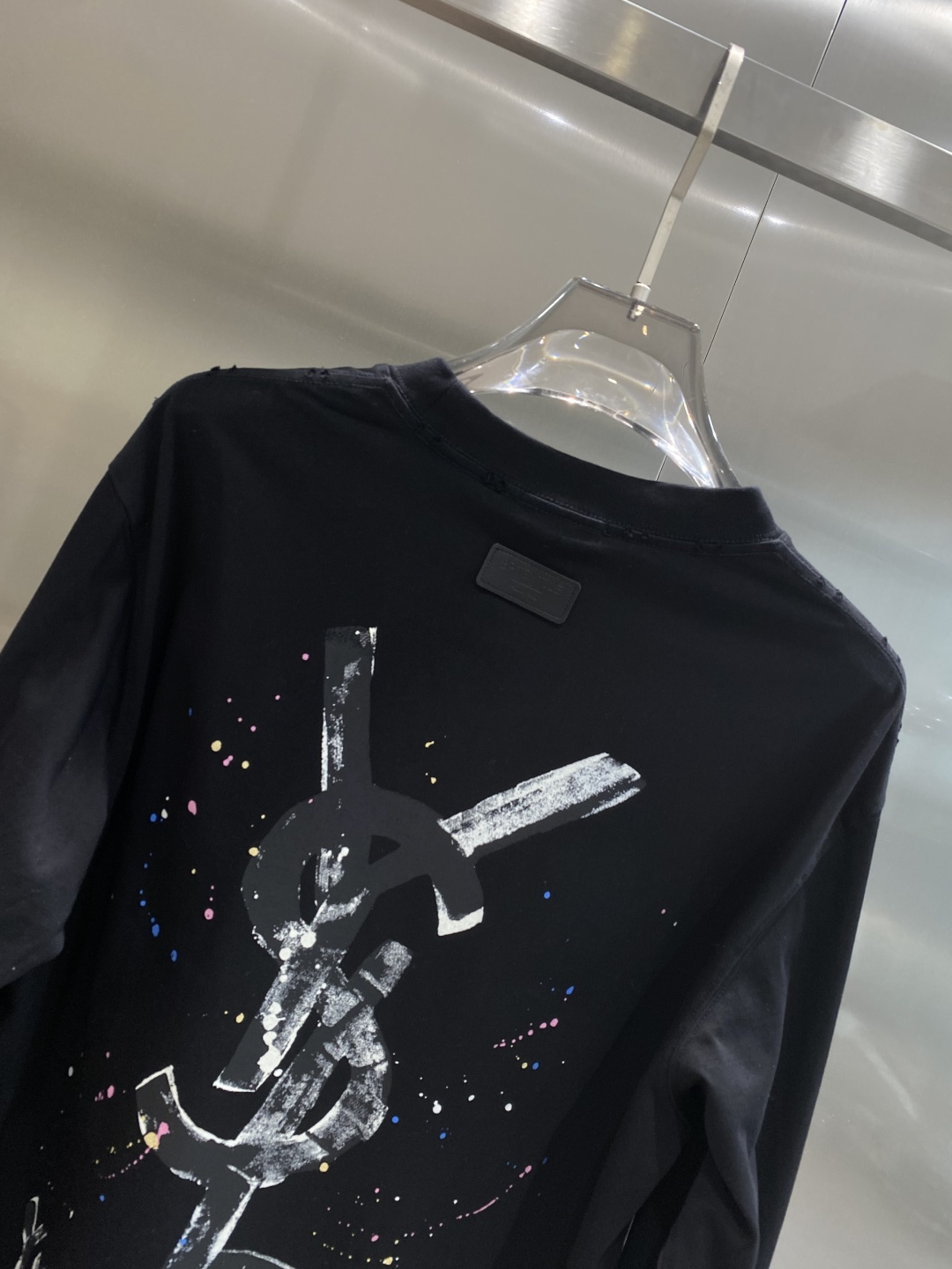 《𝙉𝙚𝙬🤍🖤圣罗家》2025秋冬专柜新款 时尚休闲打底衫长袖T恤，精选进口高密度双面拉架棉面料，精致原版