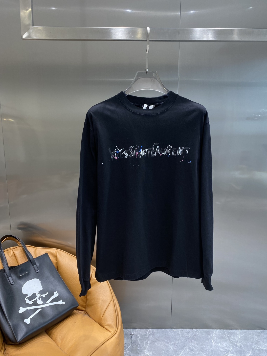 《𝙉𝙚𝙬🤍🖤圣罗家》2025秋冬专柜新款 时尚休闲打底衫长袖T恤，精选进口高密度双面拉架棉面料，精致原版