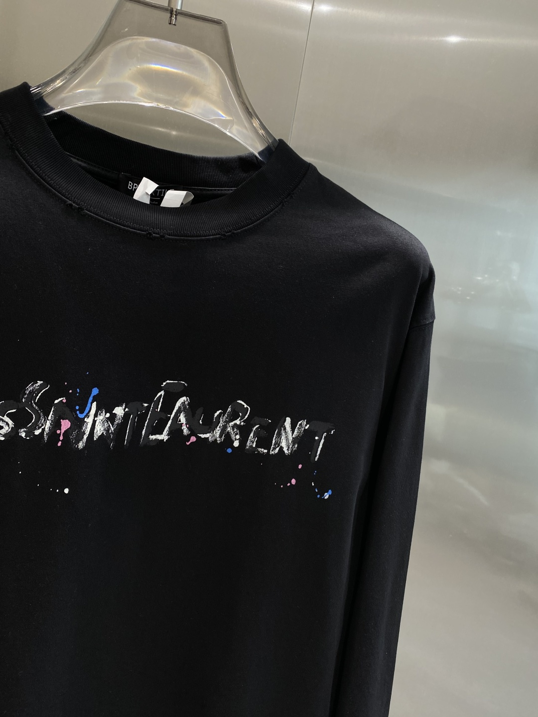 《𝙉𝙚𝙬🤍🖤圣罗家》2025秋冬专柜新款 时尚休闲打底衫长袖T恤，精选进口高密度双面拉架棉面料，精致原版