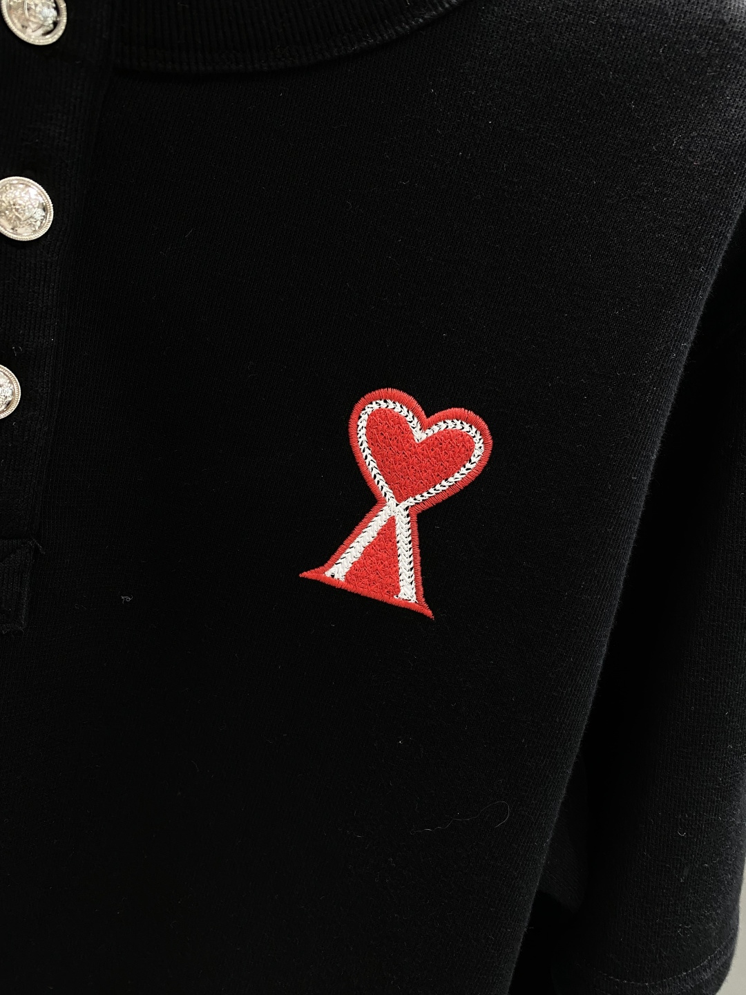 《𝙉𝙚𝙬🤍🖤AMI家》2025ss长袖t恤 定制全棉双纱紧密爽滑面料，布面干净，布纹清晰，手感非常细腻 