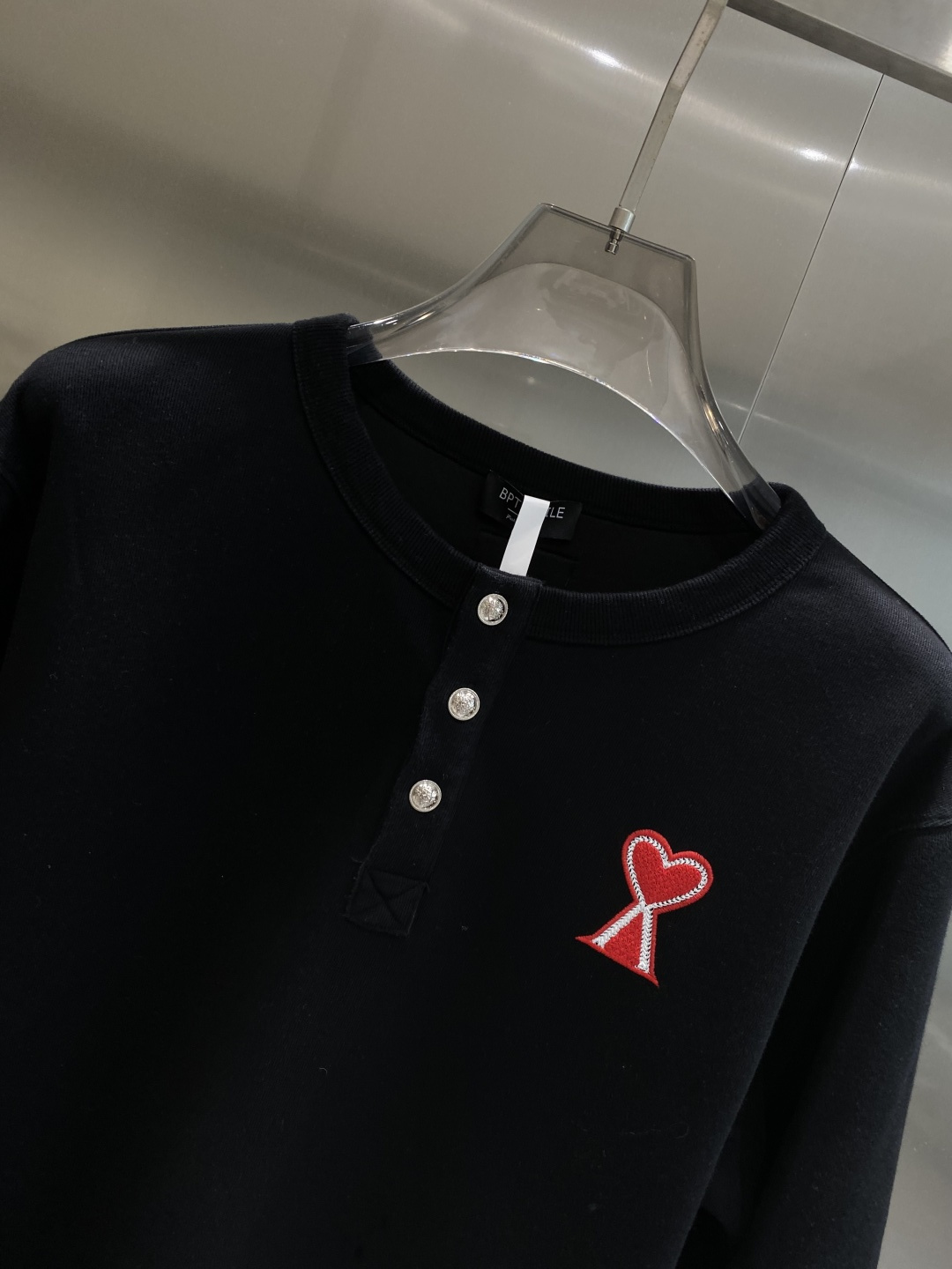 《𝙉𝙚𝙬🤍🖤AMI家》2025ss长袖t恤 定制全棉双纱紧密爽滑面料，布面干净，布纹清晰，手感非常细腻 