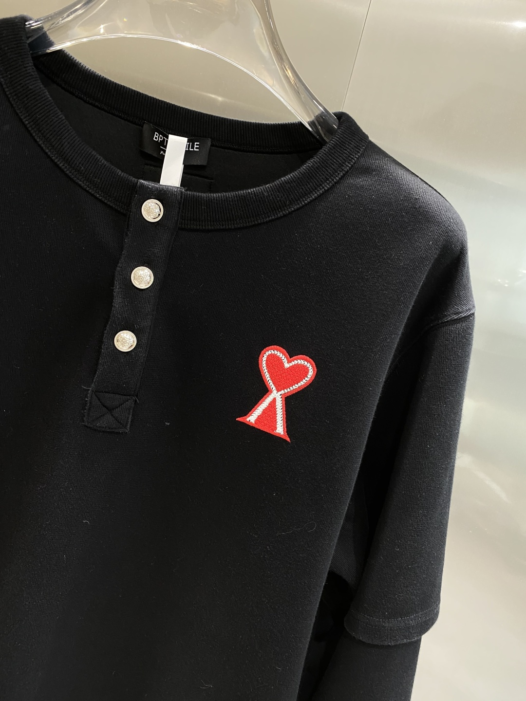 《𝙉𝙚𝙬🤍🖤AMI家》2025ss长袖t恤 定制全棉双纱紧密爽滑面料，布面干净，布纹清晰，手感非常细腻 