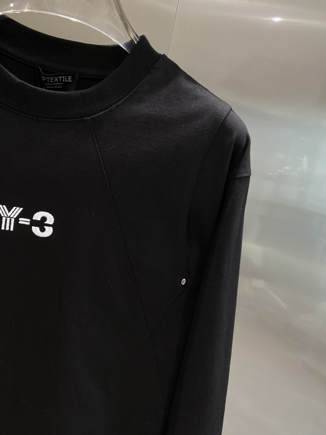 《𝙉𝙚𝙬🤍🖤Y3家》2025ss长袖t恤 定制全棉双纱紧密爽滑面料，布面干净，布纹清晰，手感非常细腻 紧