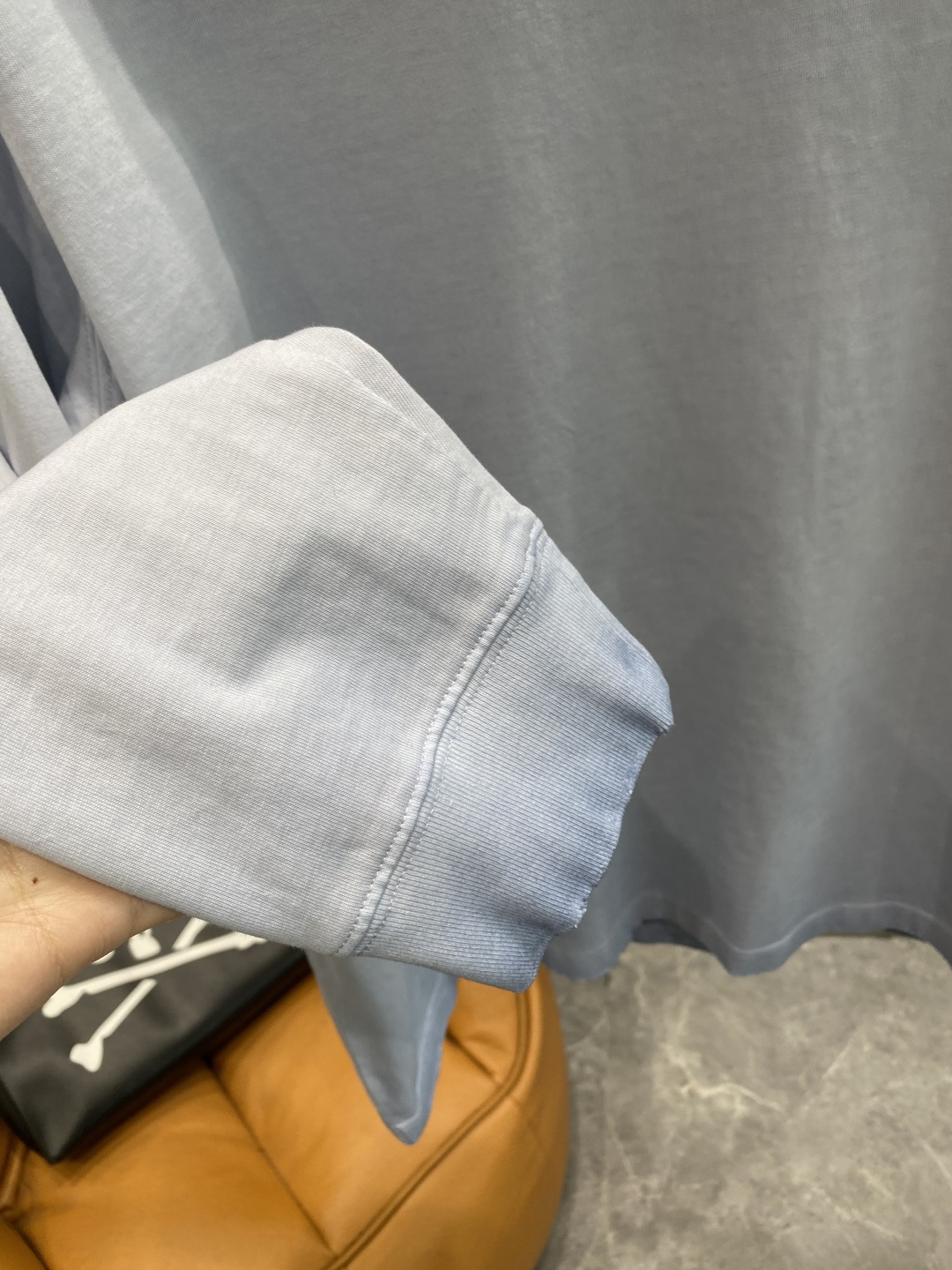 《𝙉𝙚𝙬🤍🖤罗家》2025ss长袖t恤 定制全棉双纱紧密爽滑面料，布面干净，布纹清晰，手感非常细腻 紧实