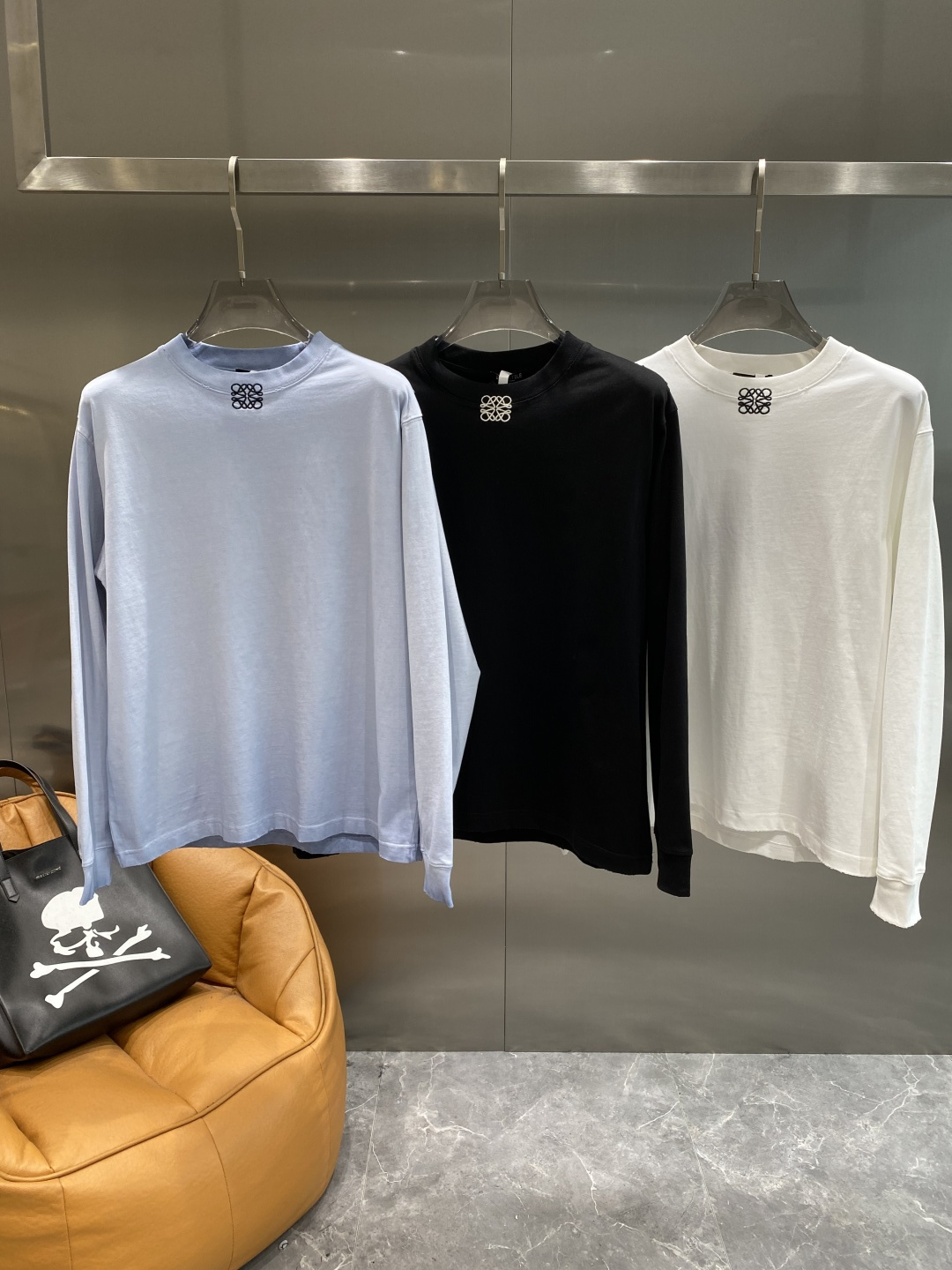 《𝙉𝙚𝙬🤍🖤罗家》2025ss长袖t恤 定制全棉双纱紧密爽滑面料，布面干净，布纹清晰，手感非常细腻 紧实