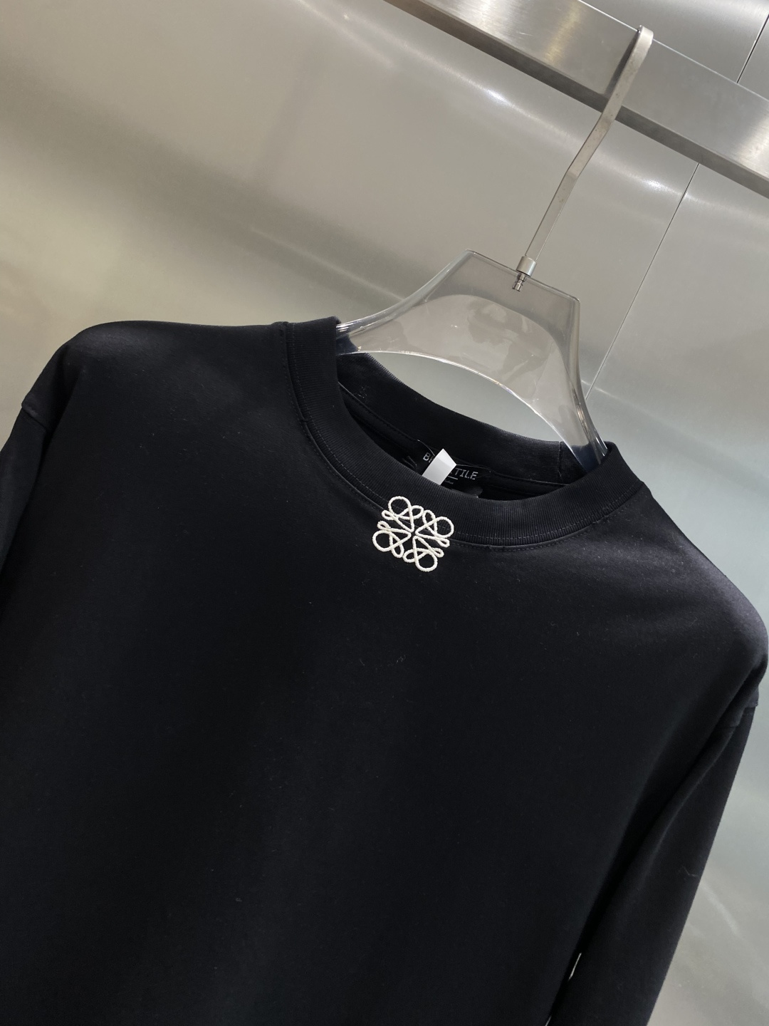 《𝙉𝙚𝙬🤍🖤罗家》2025ss长袖t恤 定制全棉双纱紧密爽滑面料，布面干净，布纹清晰，手感非常细腻 紧实