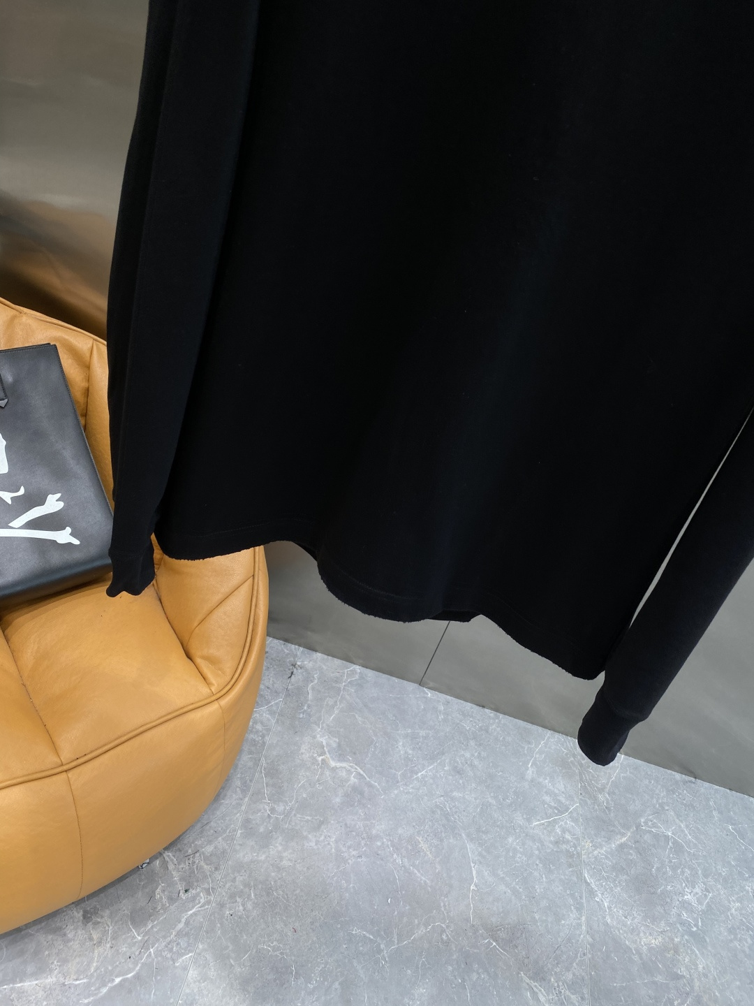 《𝙉𝙚𝙬🤍🖤罗家》2025ss长袖t恤 定制全棉双纱紧密爽滑面料，布面干净，布纹清晰，手感非常细腻 紧实