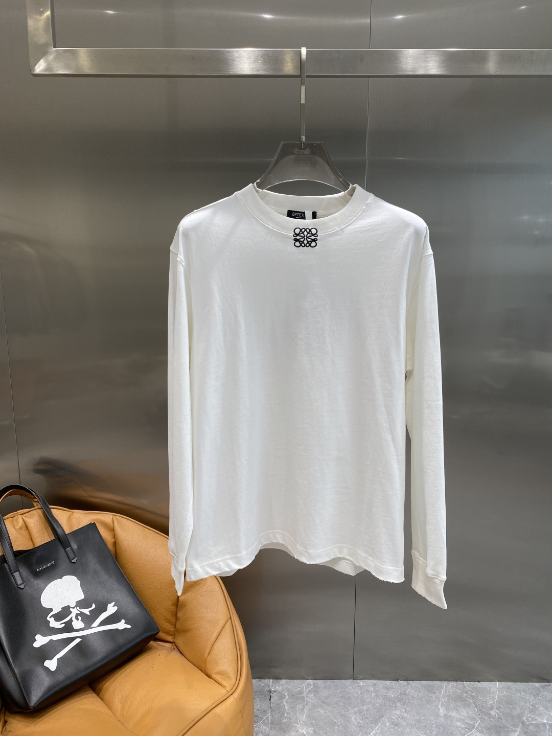 《𝙉𝙚𝙬🤍🖤罗家》2025ss长袖t恤 定制全棉双纱紧密爽滑面料，布面干净，布纹清晰，手感非常细腻 紧实