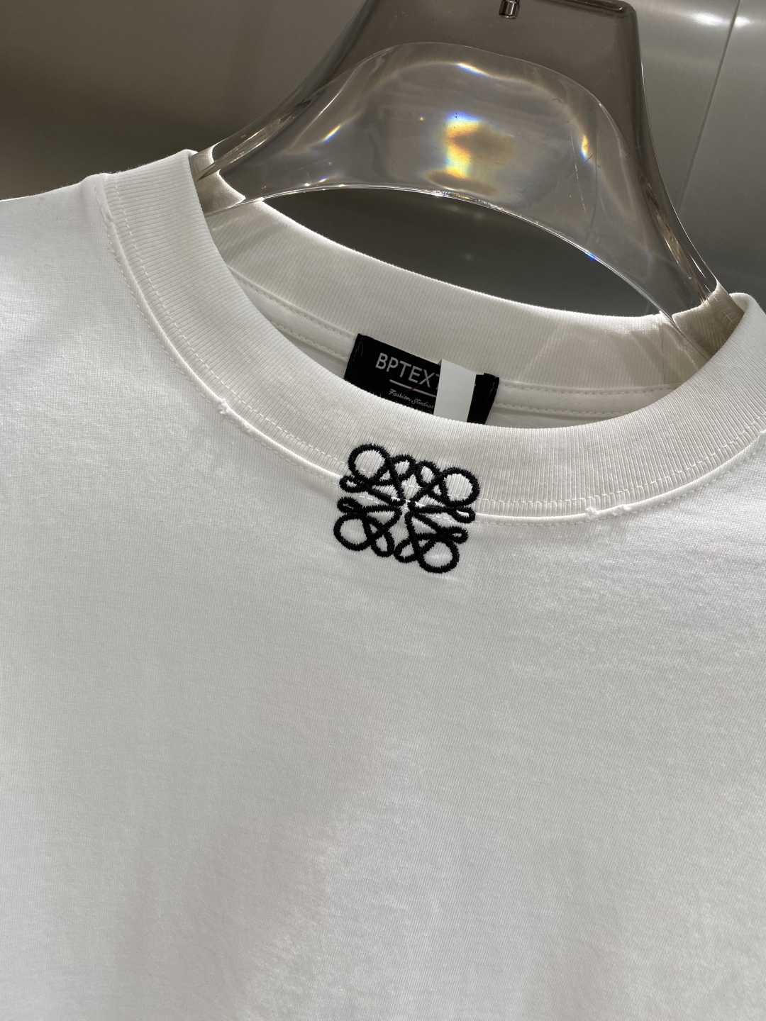 《𝙉𝙚𝙬🤍🖤罗家》2025ss长袖t恤 定制全棉双纱紧密爽滑面料，布面干净，布纹清晰，手感非常细腻 紧实