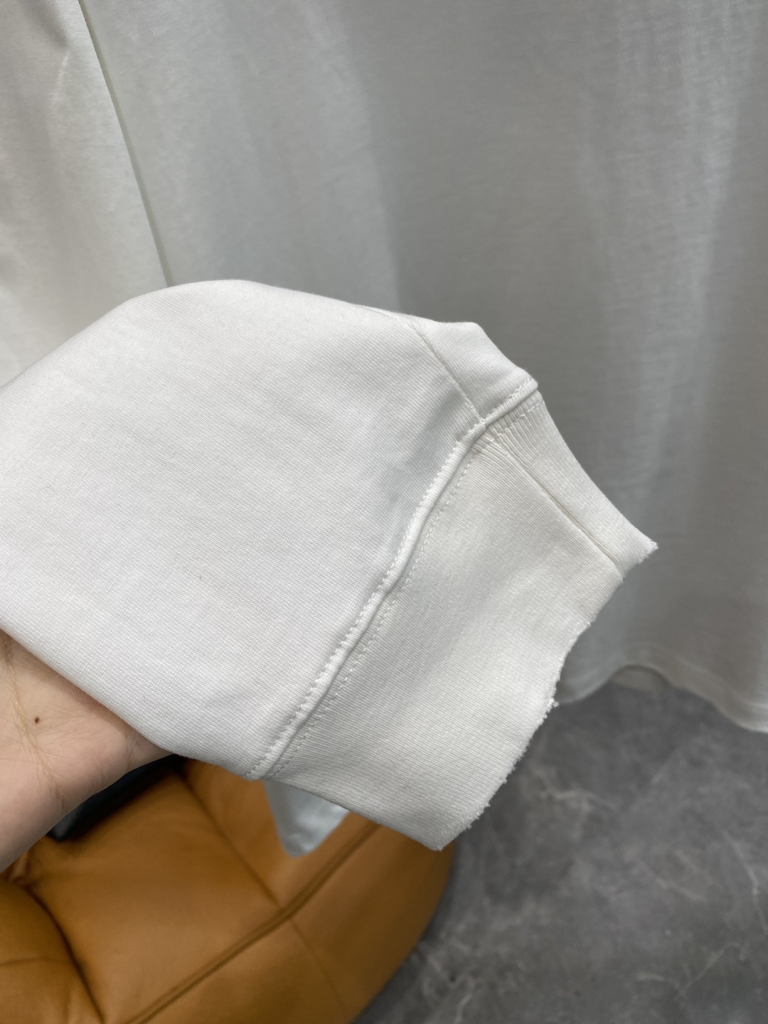 《𝙉𝙚𝙬🤍🖤罗家》2025ss长袖t恤 定制全棉双纱紧密爽滑面料，布面干净，布纹清晰，手感非常细腻 紧实