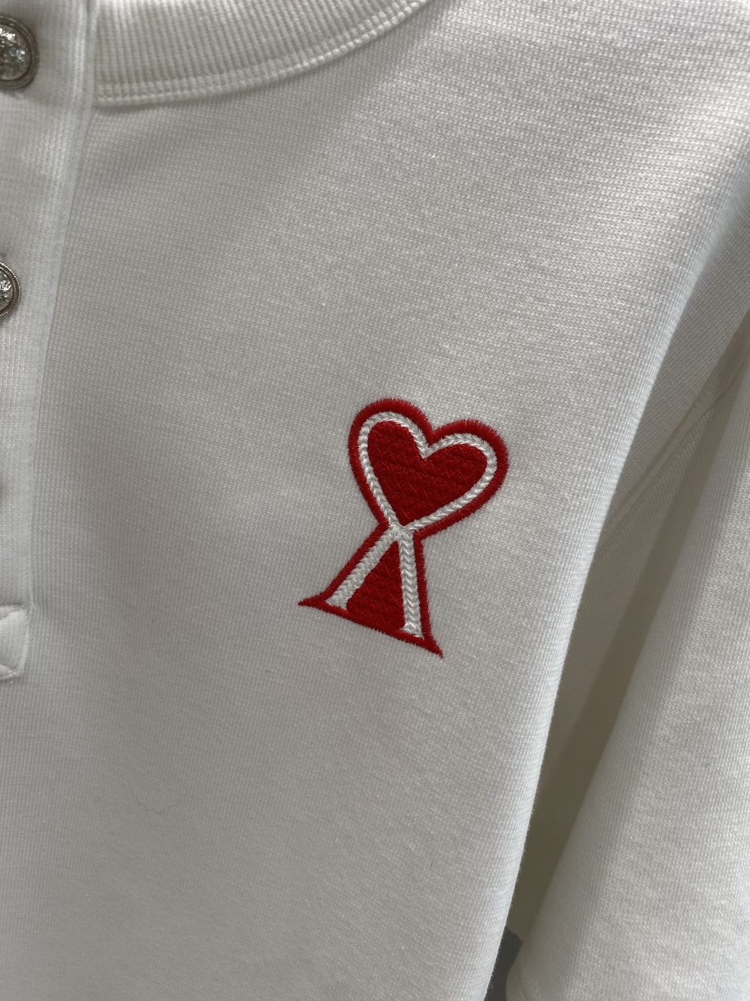 《𝙉𝙚𝙬🤍🖤AMI家》2025ss长袖t恤 定制全棉双纱紧密爽滑面料，布面干净，布纹清晰，手感非常细腻 