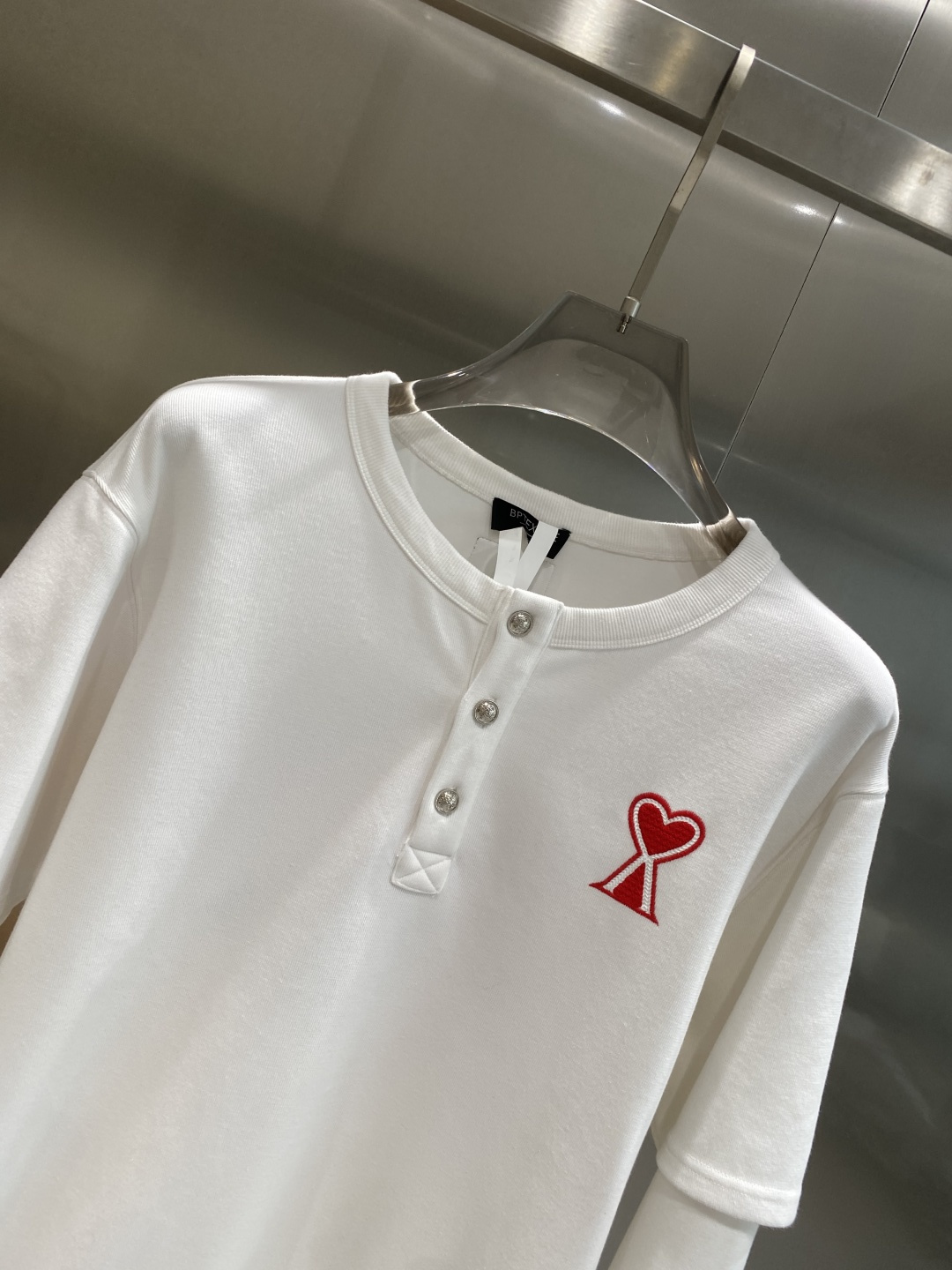 《𝙉𝙚𝙬🤍🖤AMI家》2025ss长袖t恤 定制全棉双纱紧密爽滑面料，布面干净，布纹清晰，手感非常细腻 