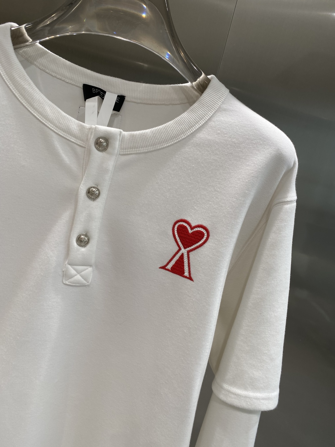 《𝙉𝙚𝙬🤍🖤AMI家》2025ss长袖t恤 定制全棉双纱紧密爽滑面料，布面干净，布纹清晰，手感非常细腻 