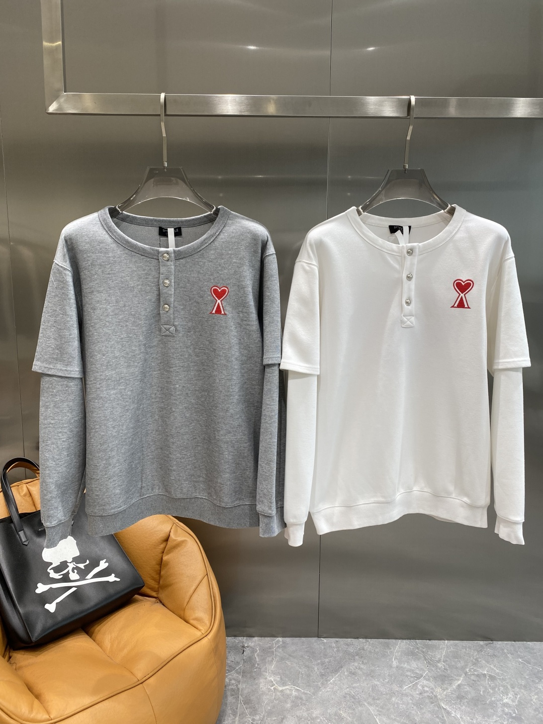 《𝙉𝙚𝙬🤍🖤AMI家》2025ss长袖t恤 定制全棉双纱紧密爽滑面料，布面干净，布纹清晰，手感非常细腻 