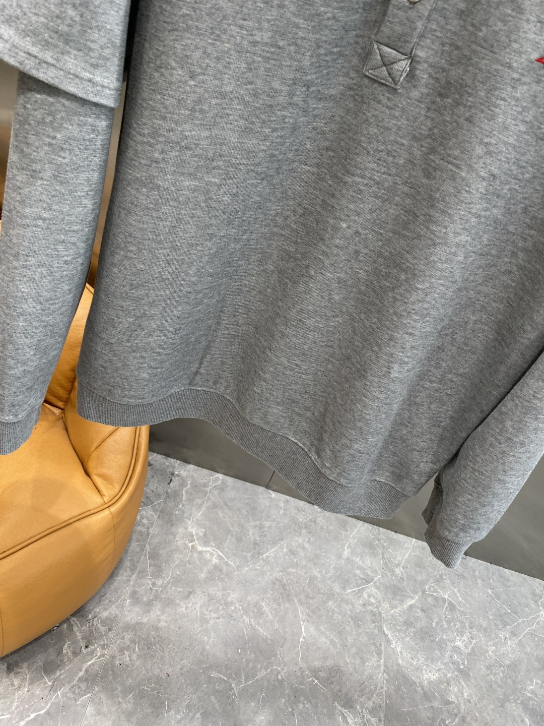 《𝙉𝙚𝙬🤍🖤AMI家》2025ss长袖t恤 定制全棉双纱紧密爽滑面料，布面干净，布纹清晰，手感非常细腻 