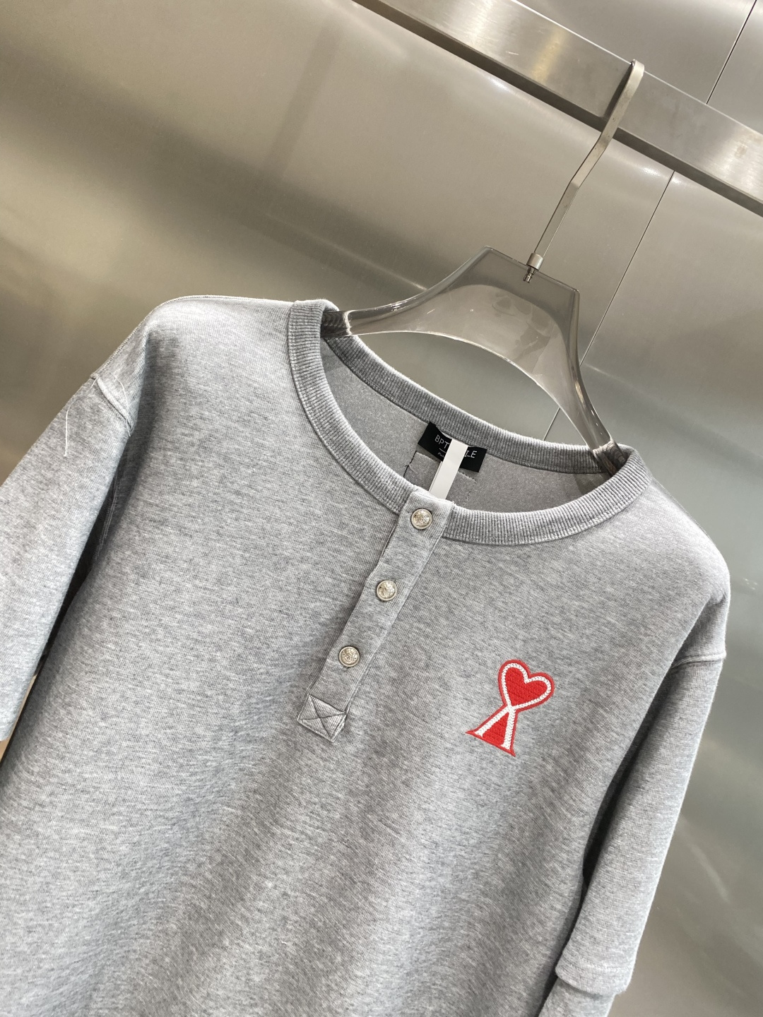 《𝙉𝙚𝙬🤍🖤AMI家》2025ss长袖t恤 定制全棉双纱紧密爽滑面料，布面干净，布纹清晰，手感非常细腻 