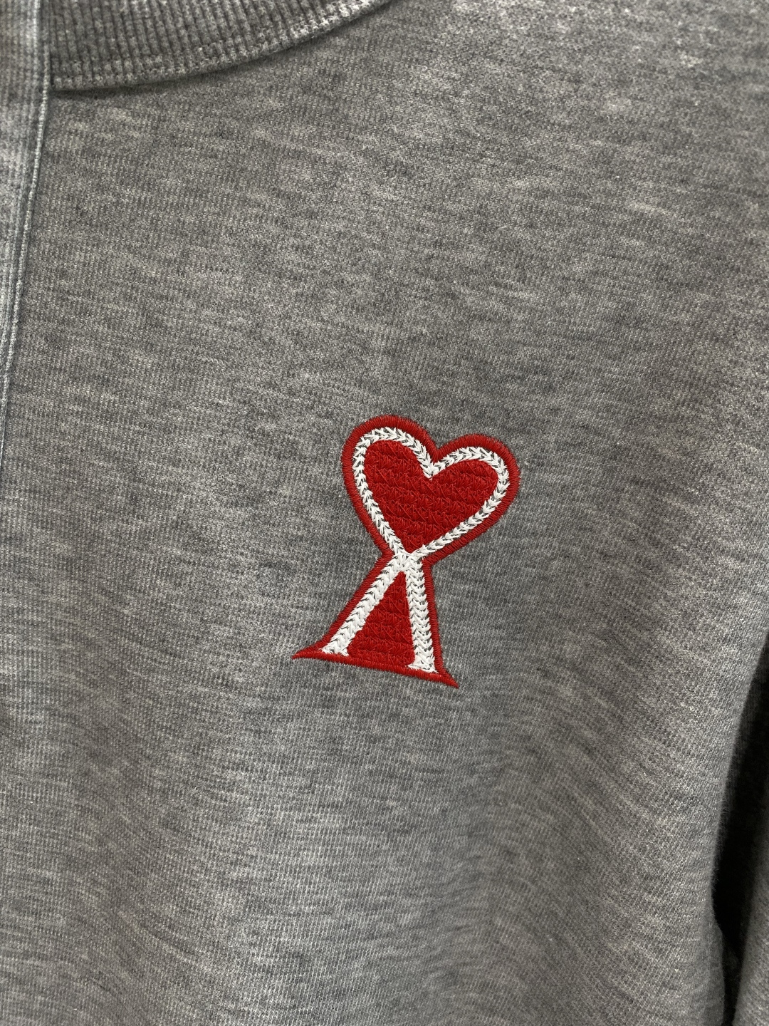 《𝙉𝙚𝙬🤍🖤AMI家》2025ss长袖t恤 定制全棉双纱紧密爽滑面料，布面干净，布纹清晰，手感非常细腻 