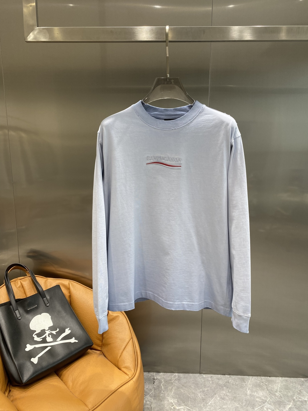 《𝙉𝙚𝙬🤍🖤巴黎家》2025ss长袖t恤 定制全棉双纱紧密爽滑面料，布面干净，布纹清晰，手感非常细腻 紧