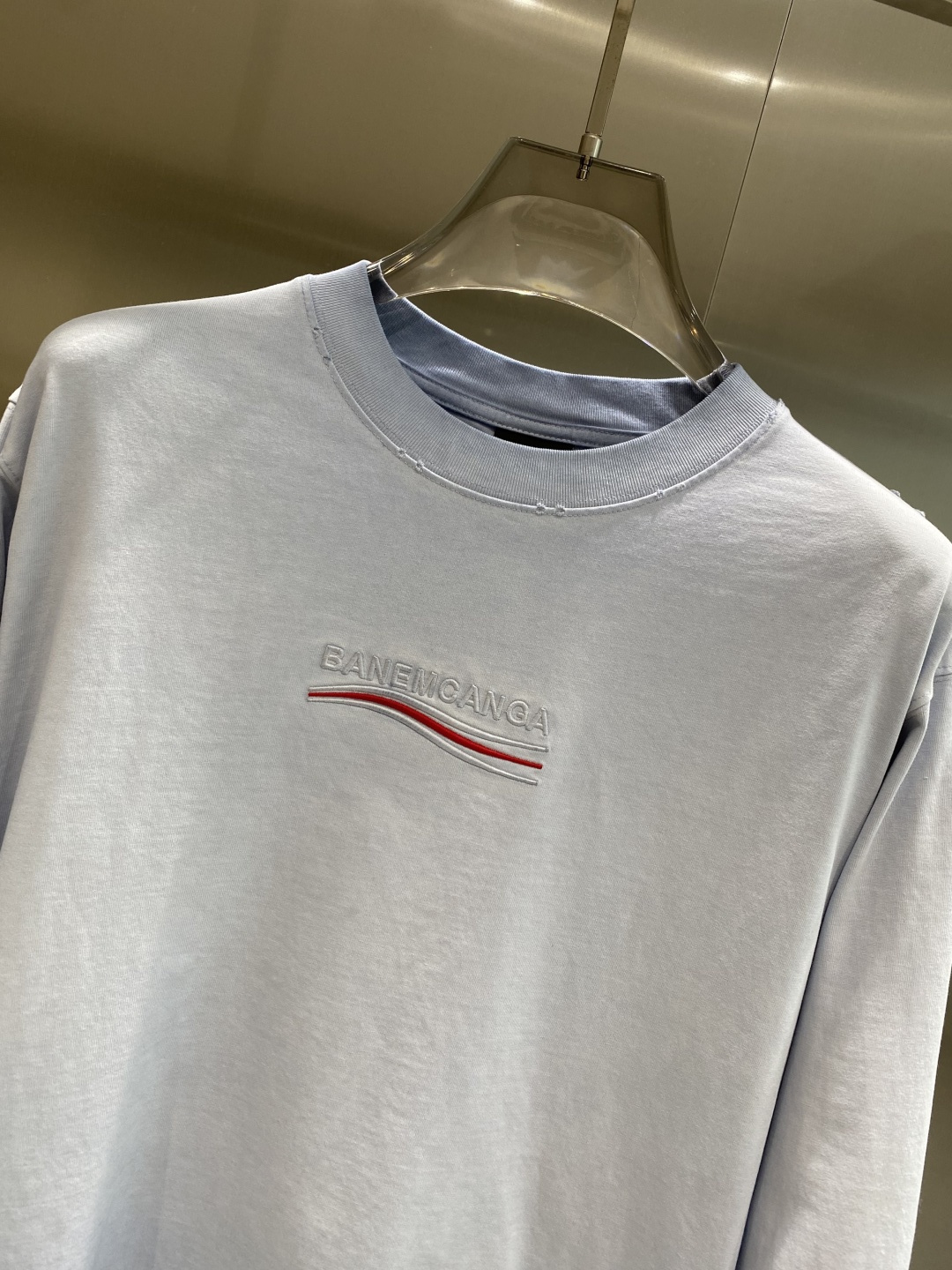 《𝙉𝙚𝙬🤍🖤巴黎家》2025ss长袖t恤 定制全棉双纱紧密爽滑面料，布面干净，布纹清晰，手感非常细腻 紧